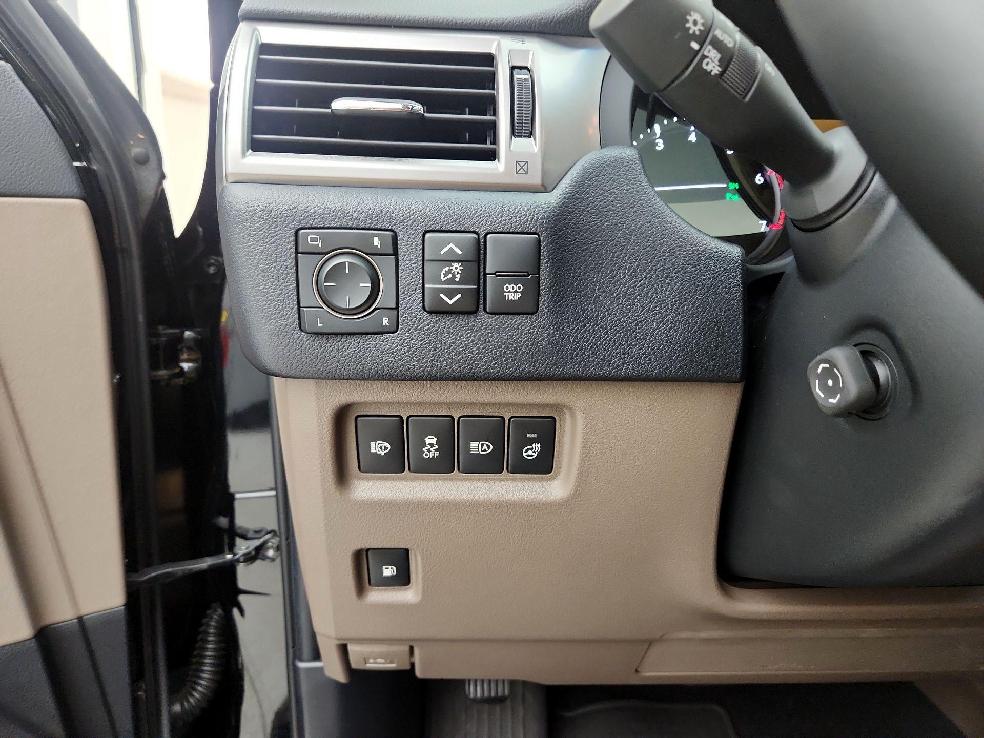 Thumbnail: 2023 Lexus GX - 13