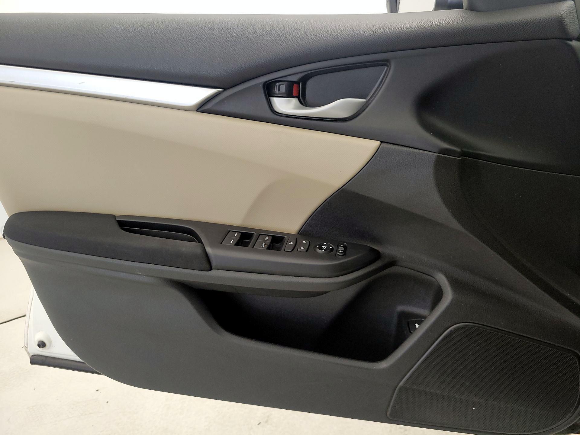 Thumbnail: 2017 Honda Civic - 12