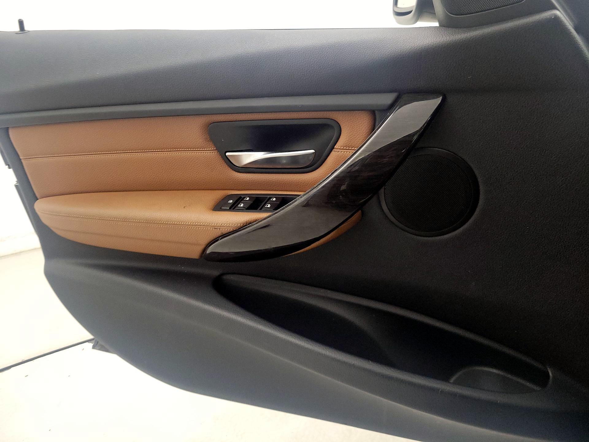 Thumbnail: 2015 BMW 3 Series - 12