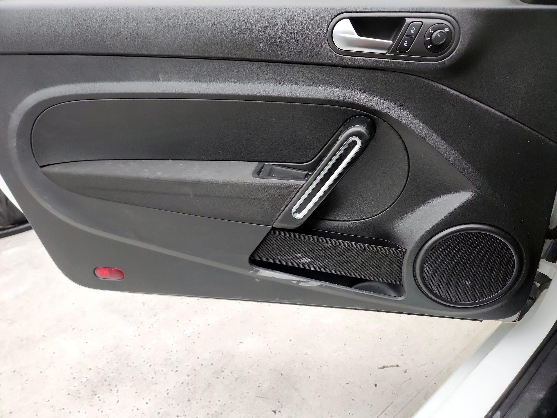 Thumbnail: 2019 Volkswagen Beetle - 12