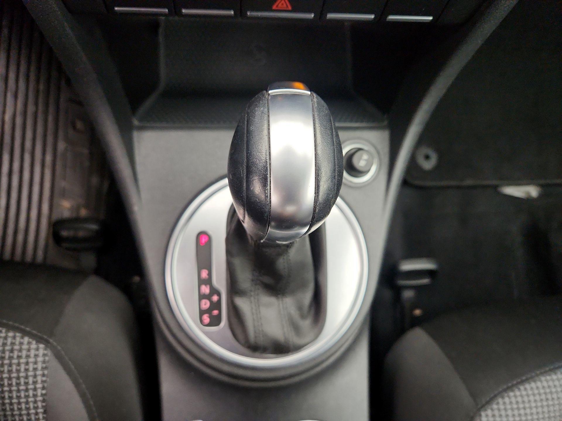 Thumbnail: 2019 Volkswagen Beetle - 17