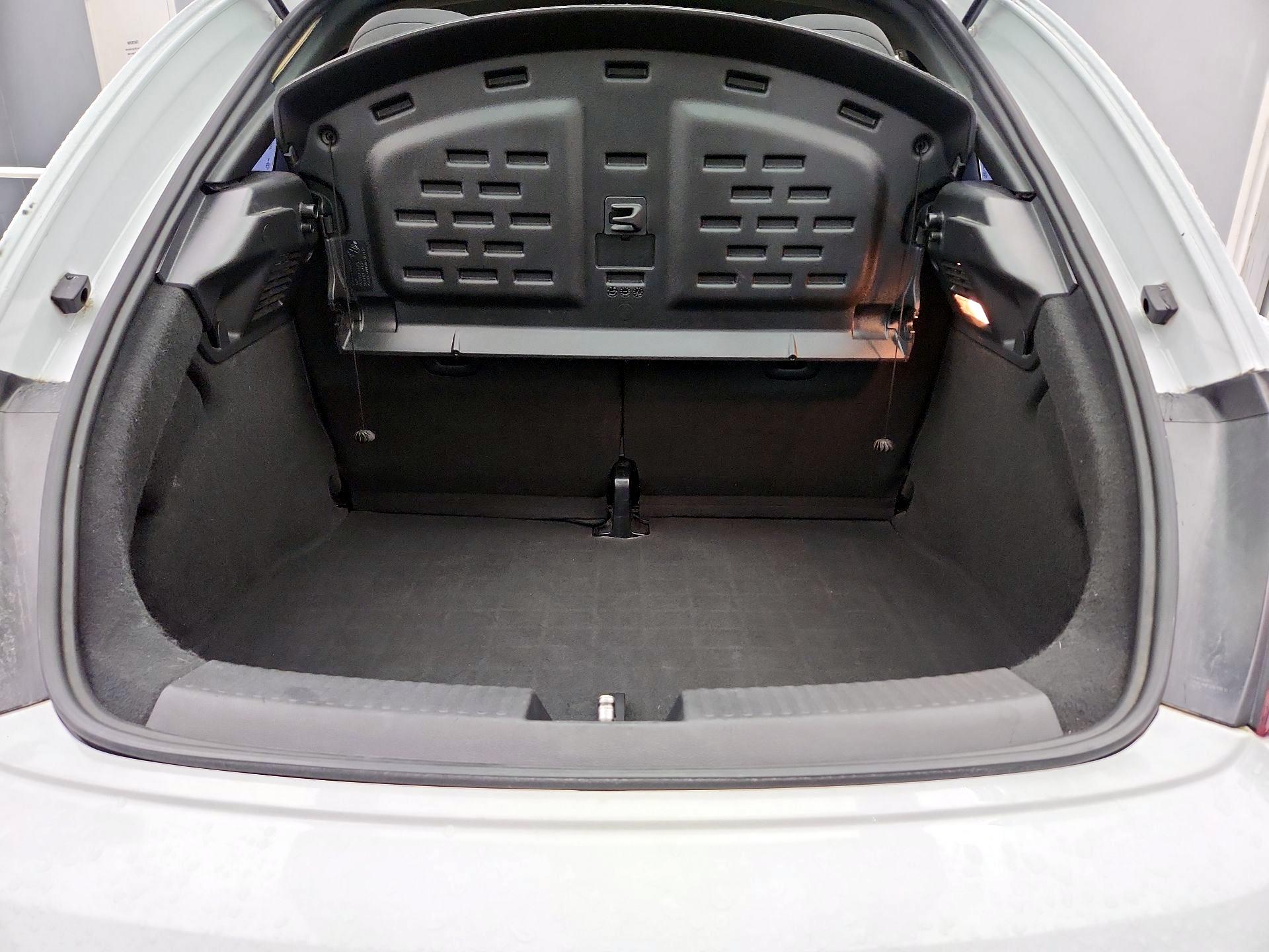 Thumbnail: 2019 Volkswagen Beetle - 20