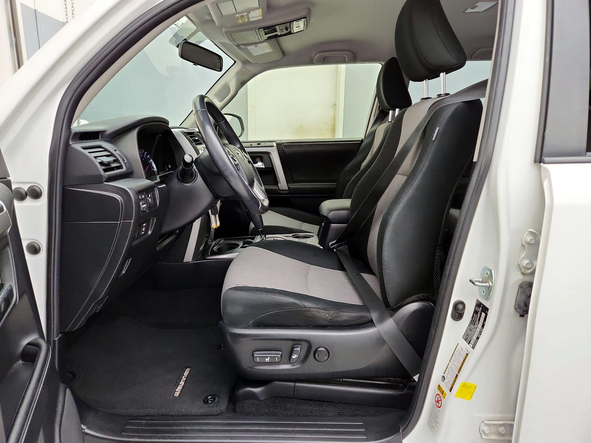 Thumbnail: 2014 Toyota 4Runner - 11