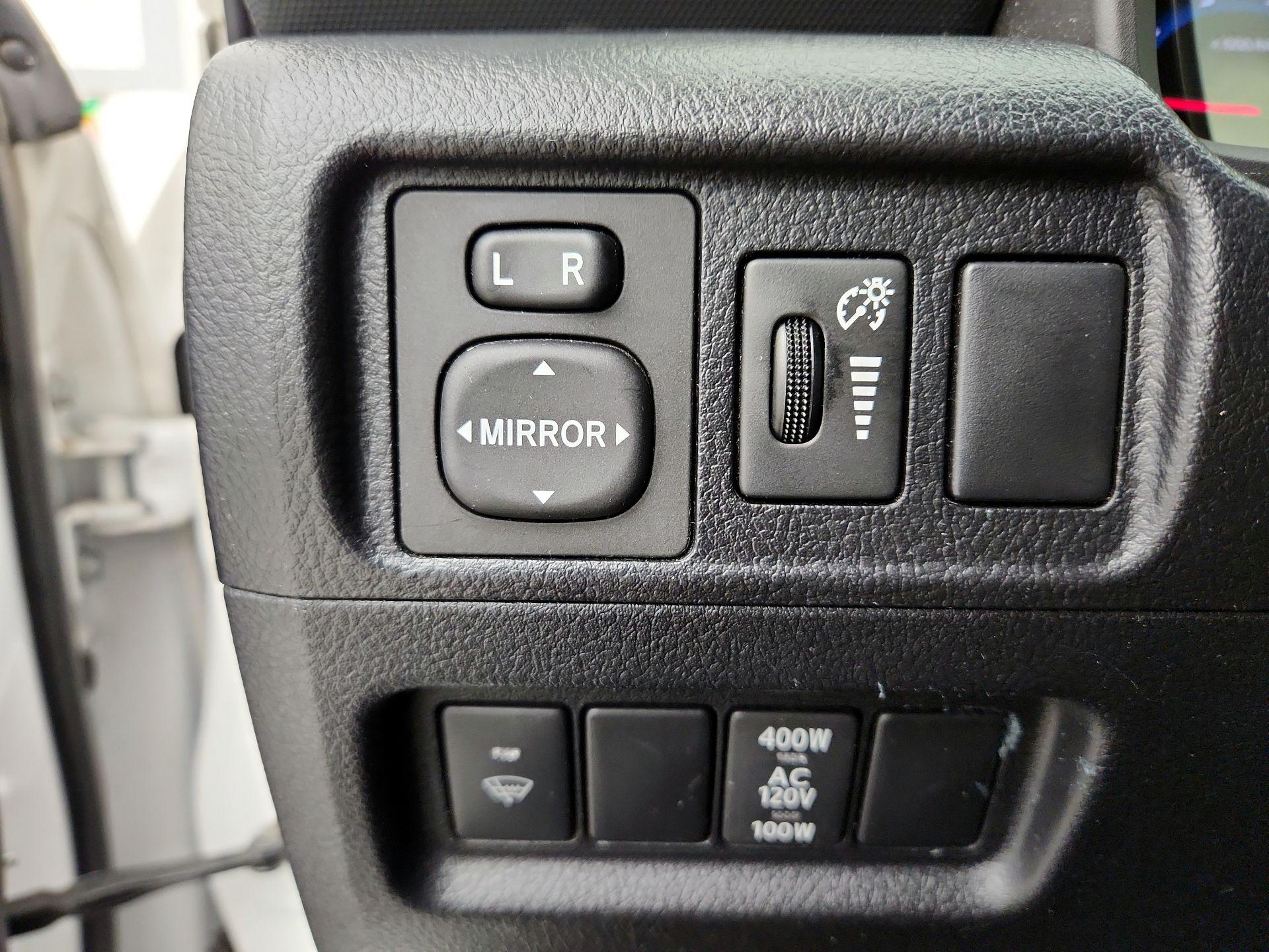 Thumbnail: 2014 Toyota 4Runner - 13
