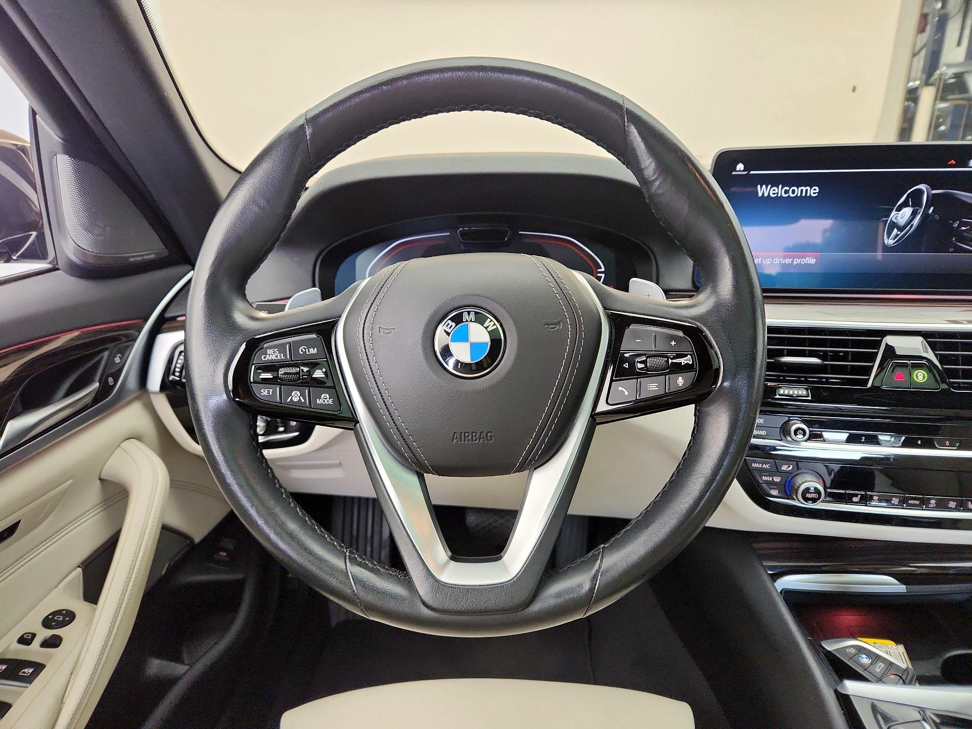 Thumbnail: 2021 BMW 5 Series - 10