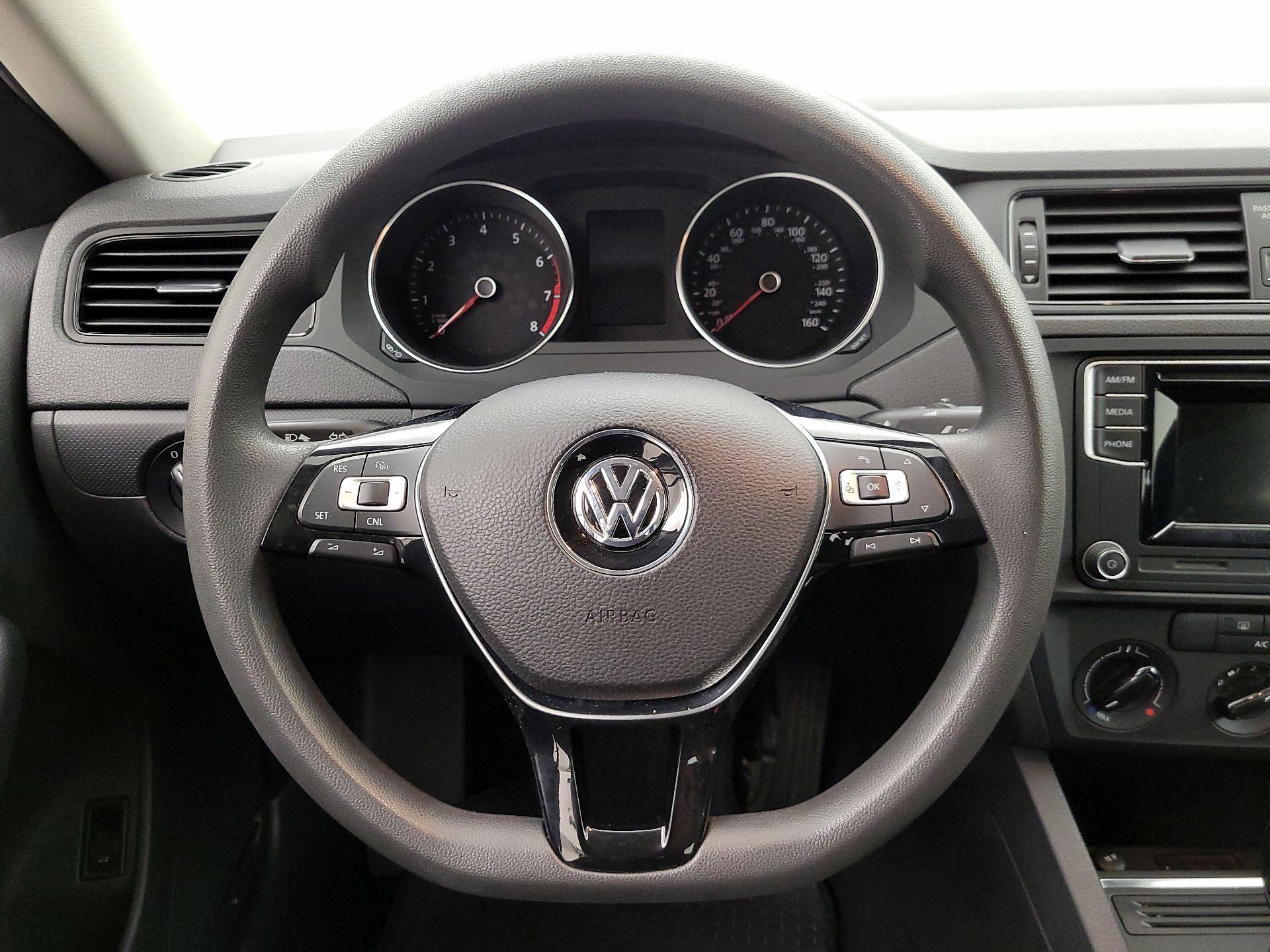 Thumbnail: 2016 Volkswagen Jetta - 10