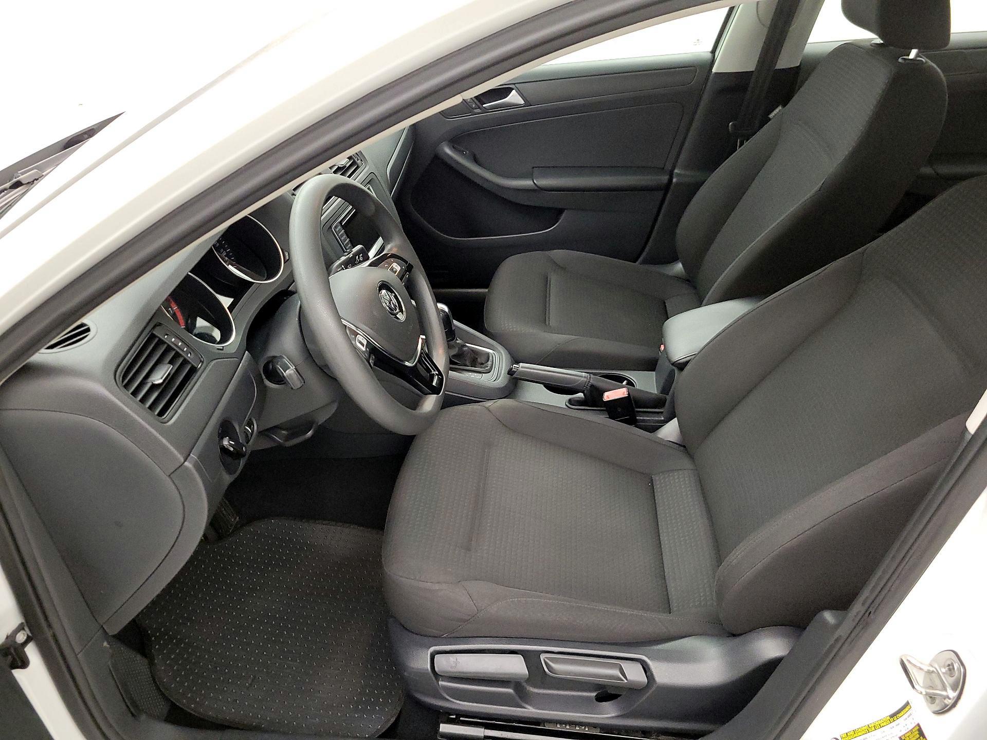 Thumbnail: 2016 Volkswagen Jetta - 11