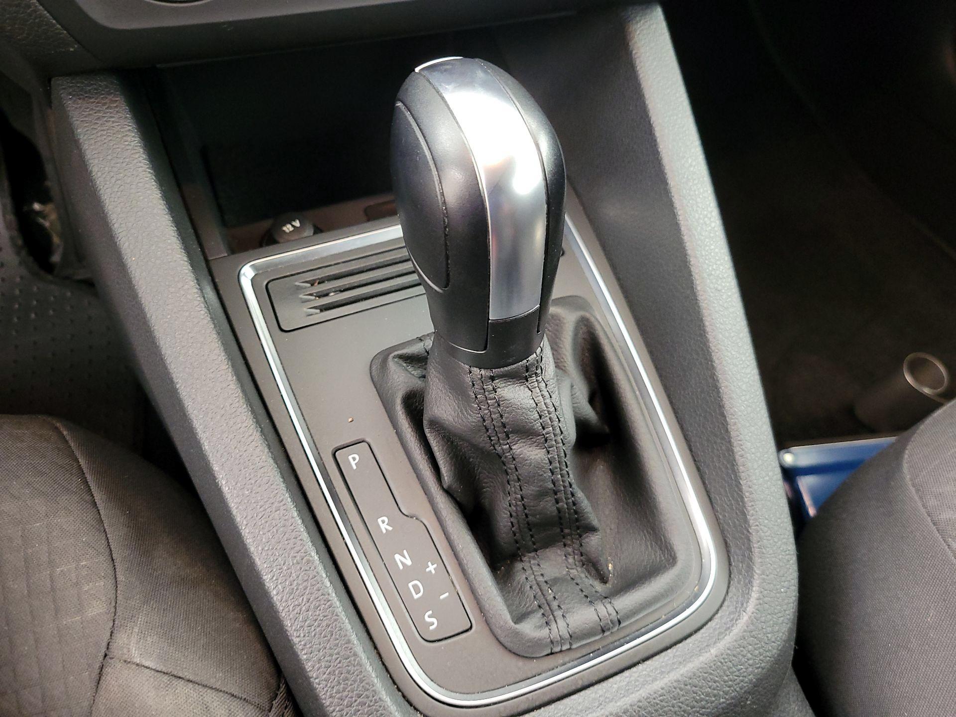 Thumbnail: 2016 Volkswagen Jetta - 16