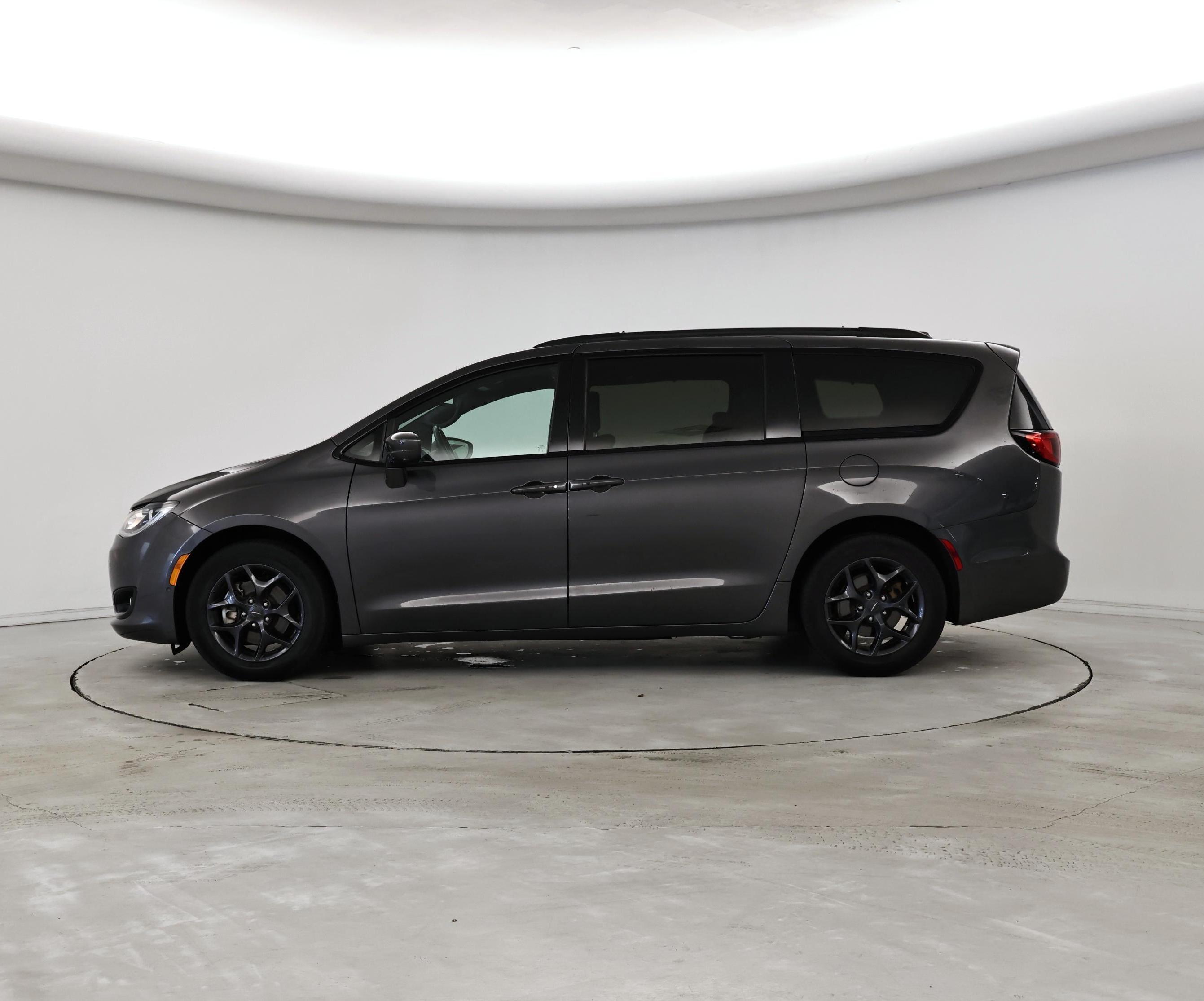 Thumbnail: 2020 Chrysler Pacifica - 3