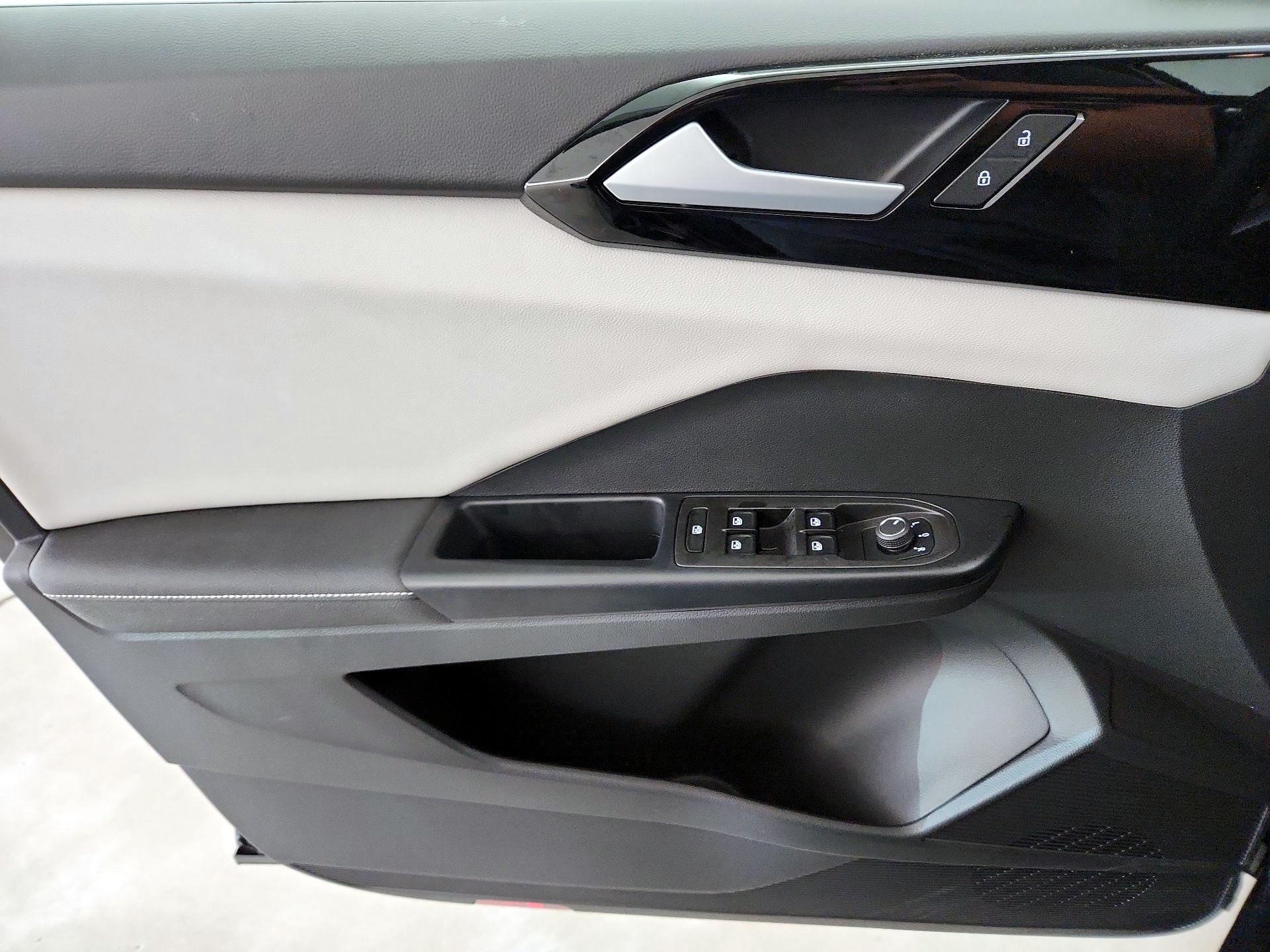 Thumbnail: 2025 Volkswagen Taos - 12