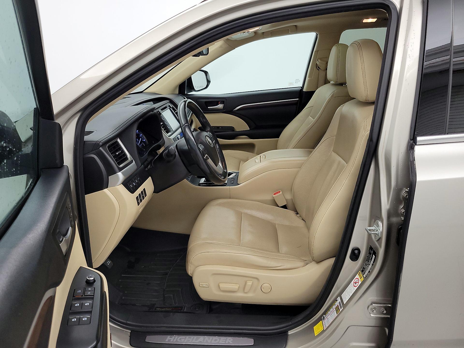 Thumbnail: 2016 Toyota Highlander - 11