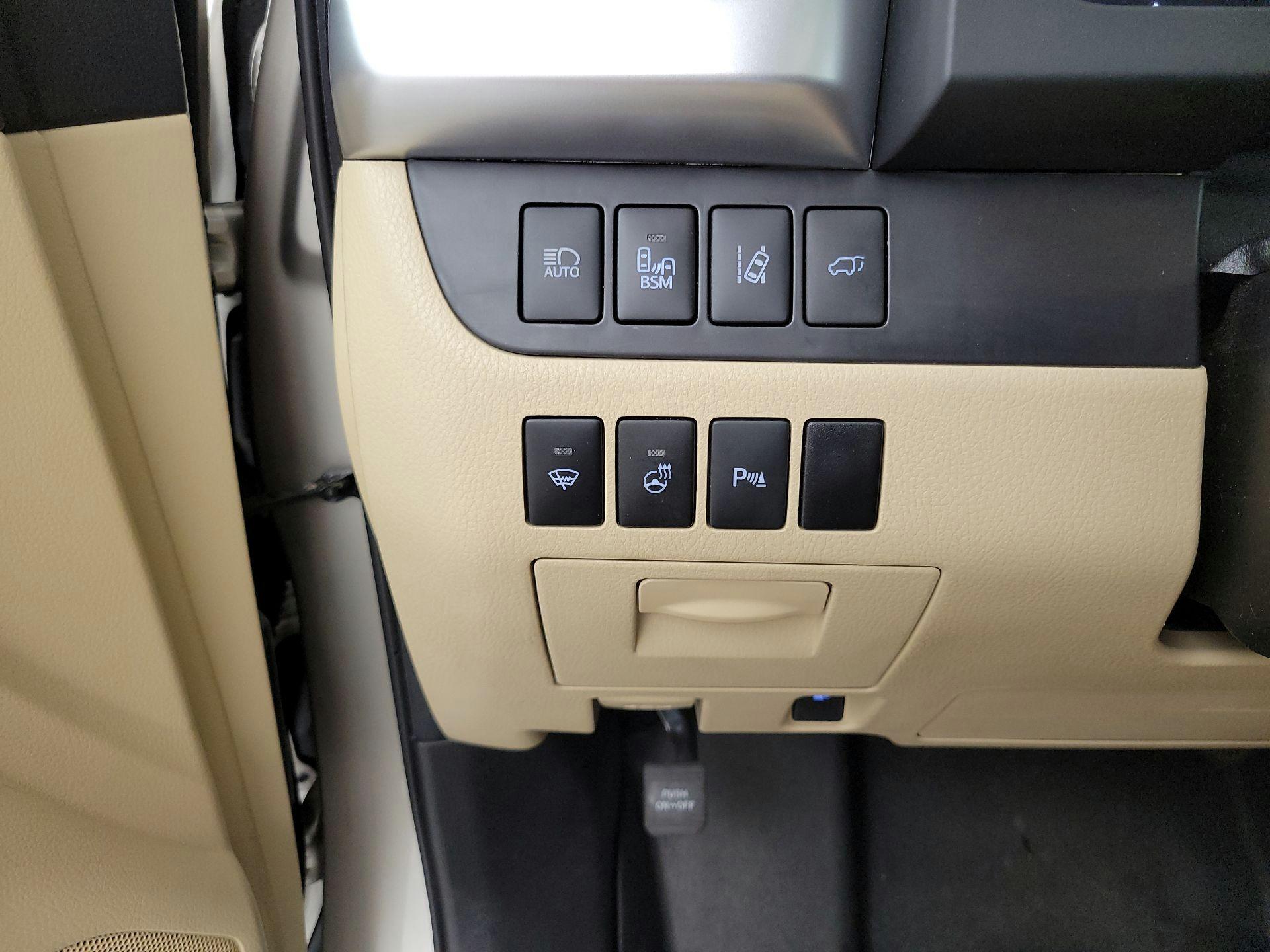 Thumbnail: 2016 Toyota Highlander - 13