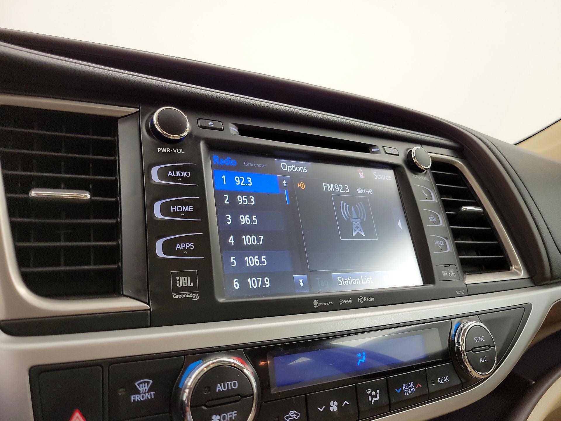 Thumbnail: 2016 Toyota Highlander - 16