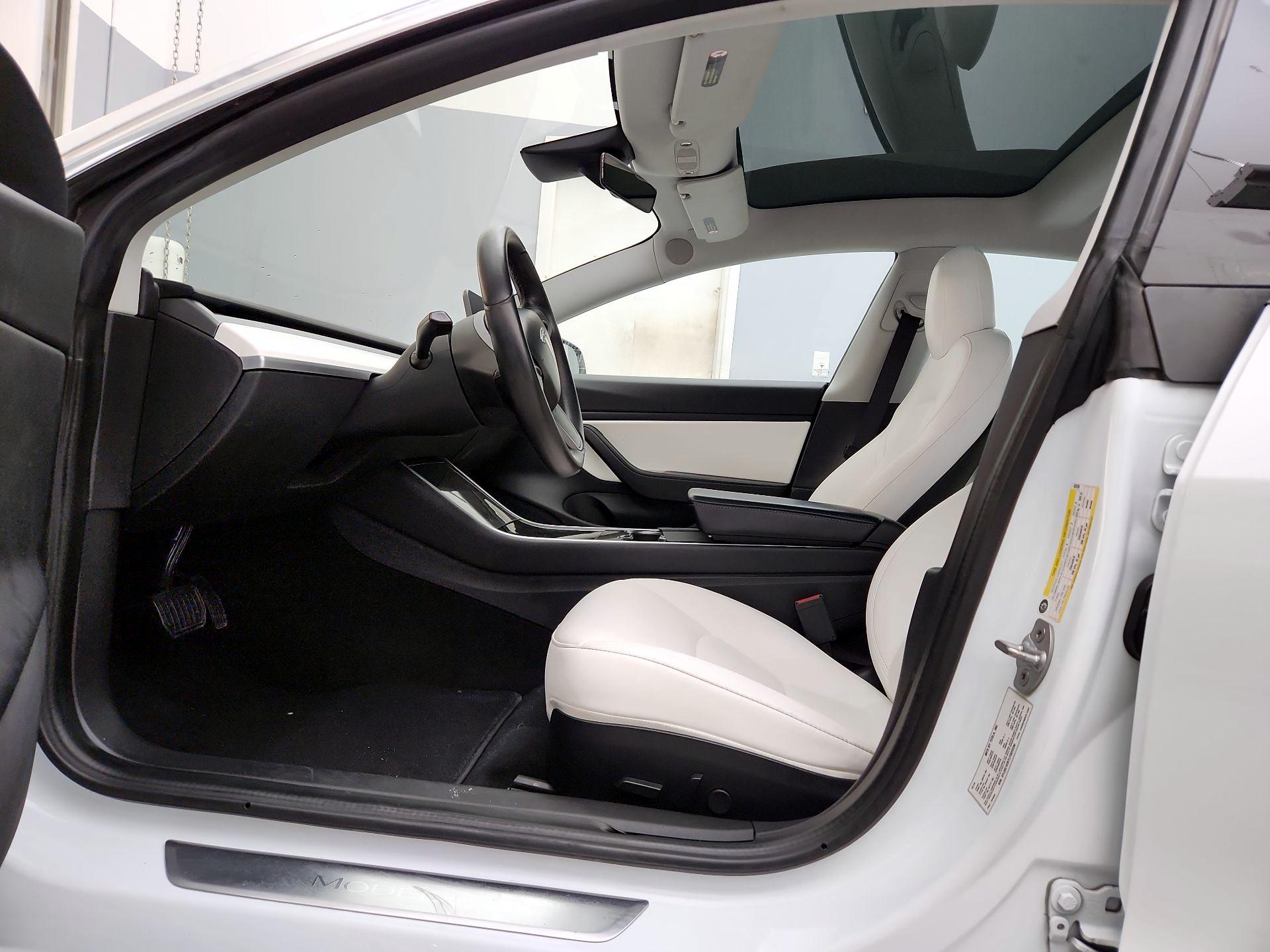 Thumbnail: 2020 Tesla Model 3 - 11