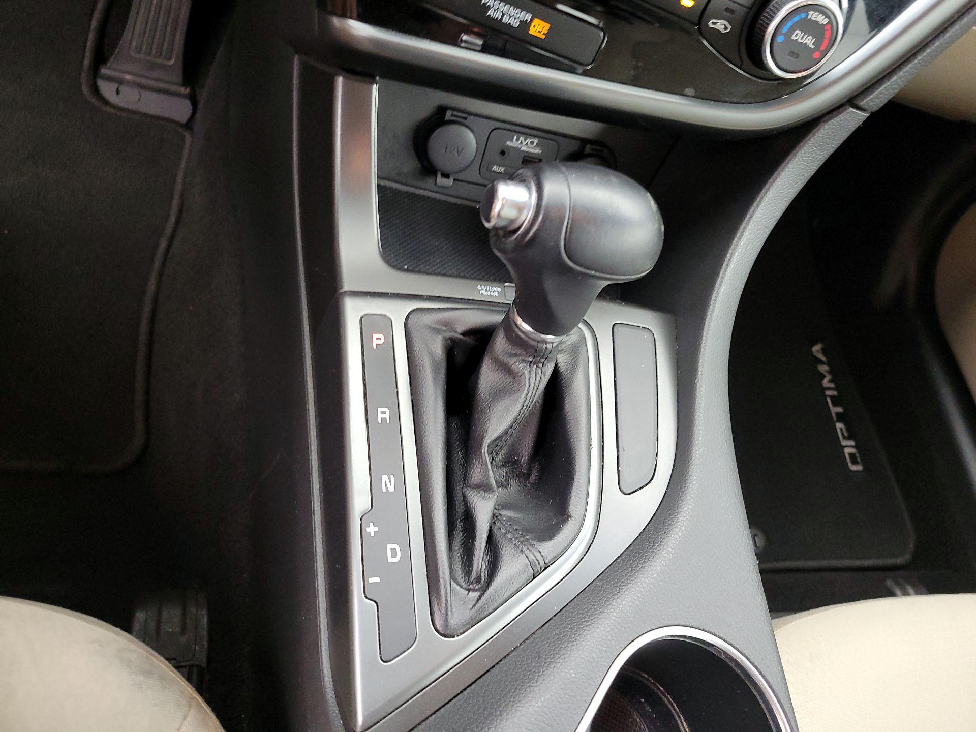 Thumbnail: 2015 Kia Optima - 17