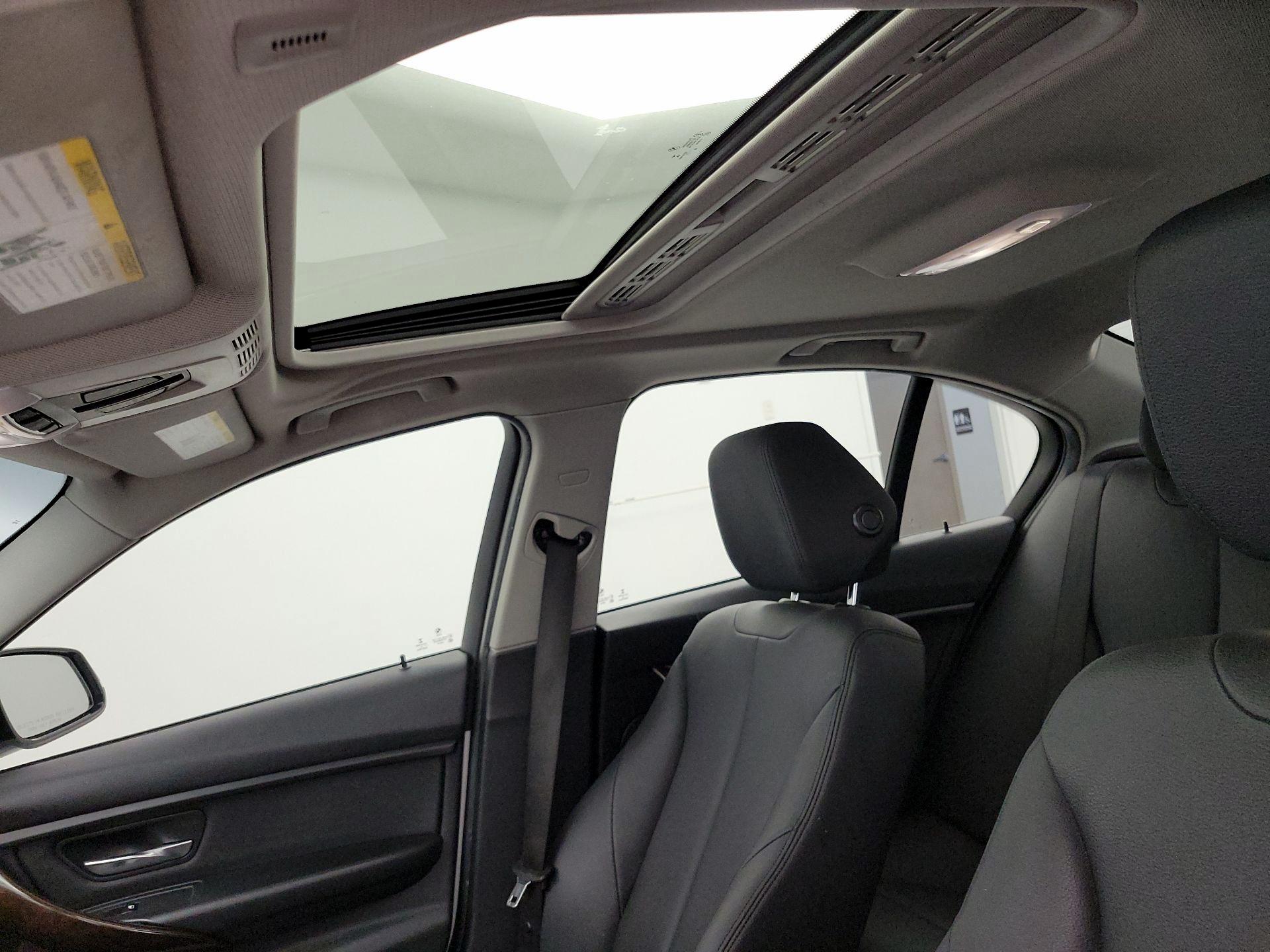Thumbnail: 2015 BMW 3 Series - 19