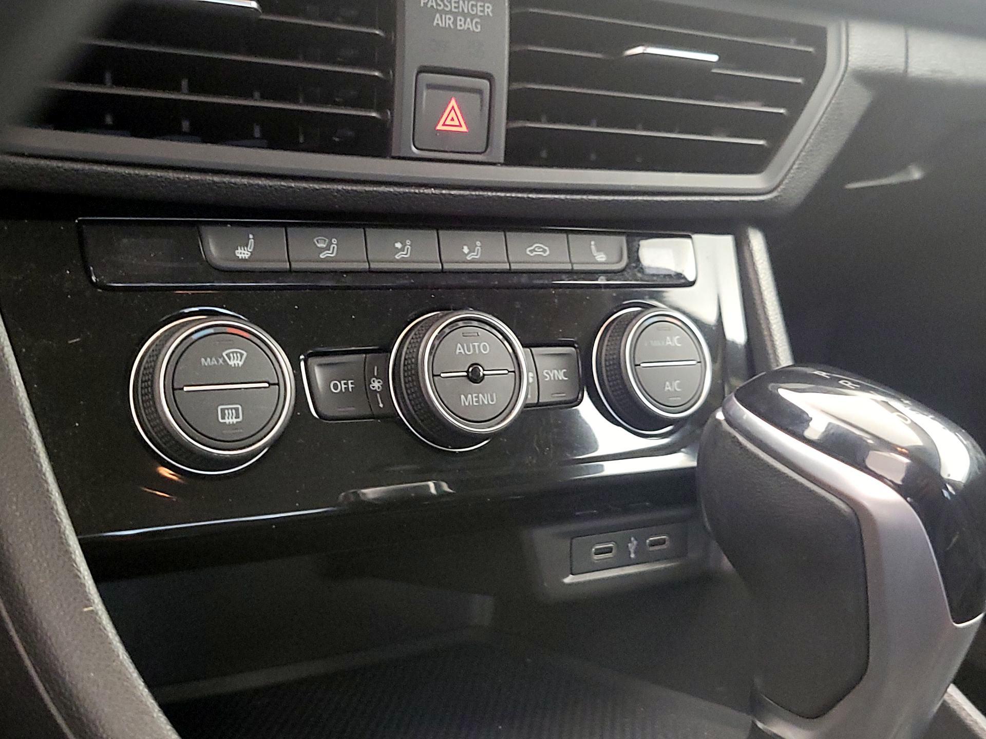 Thumbnail: 2022 Volkswagen Jetta - 16