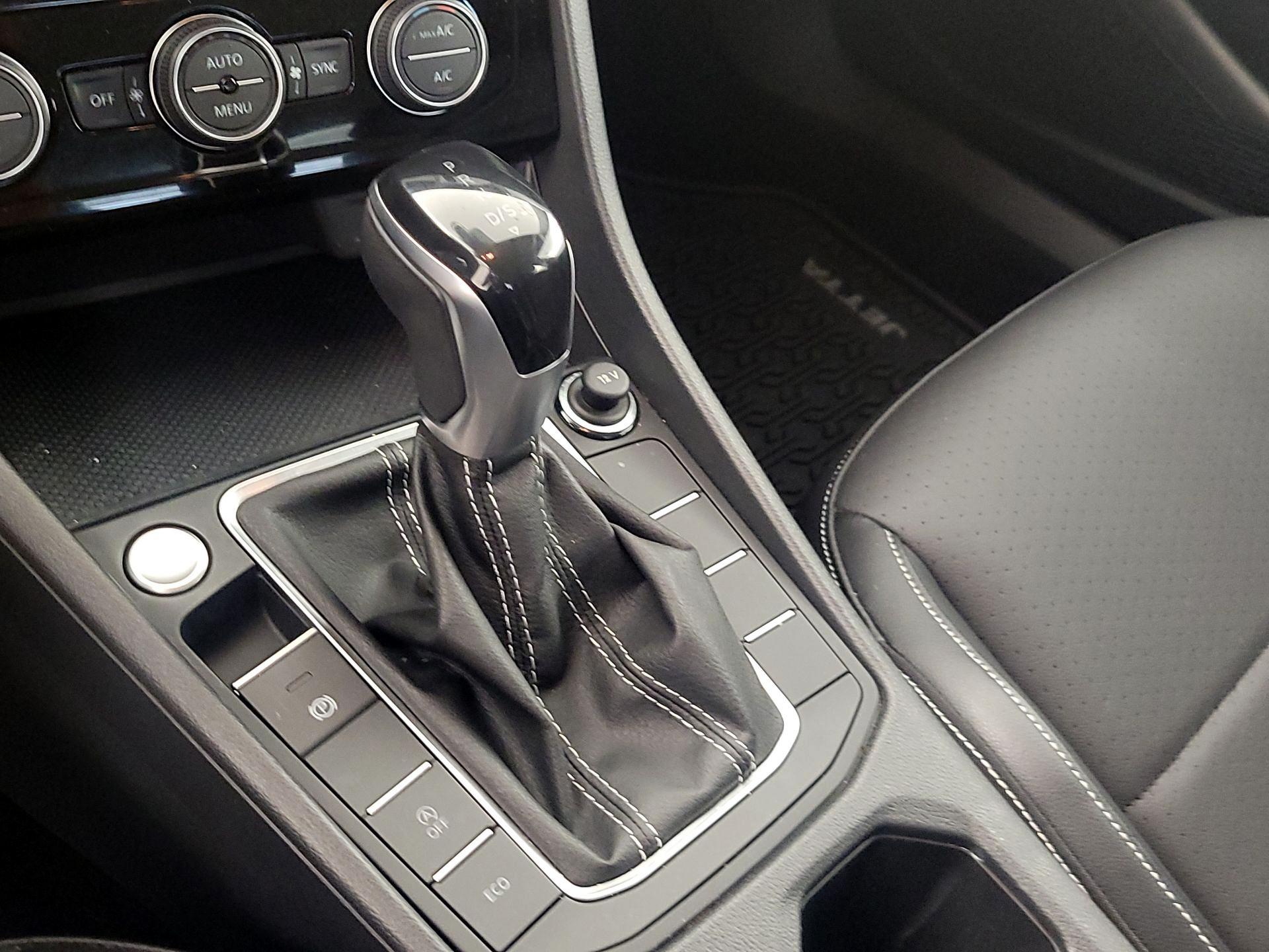 Thumbnail: 2022 Volkswagen Jetta - 17