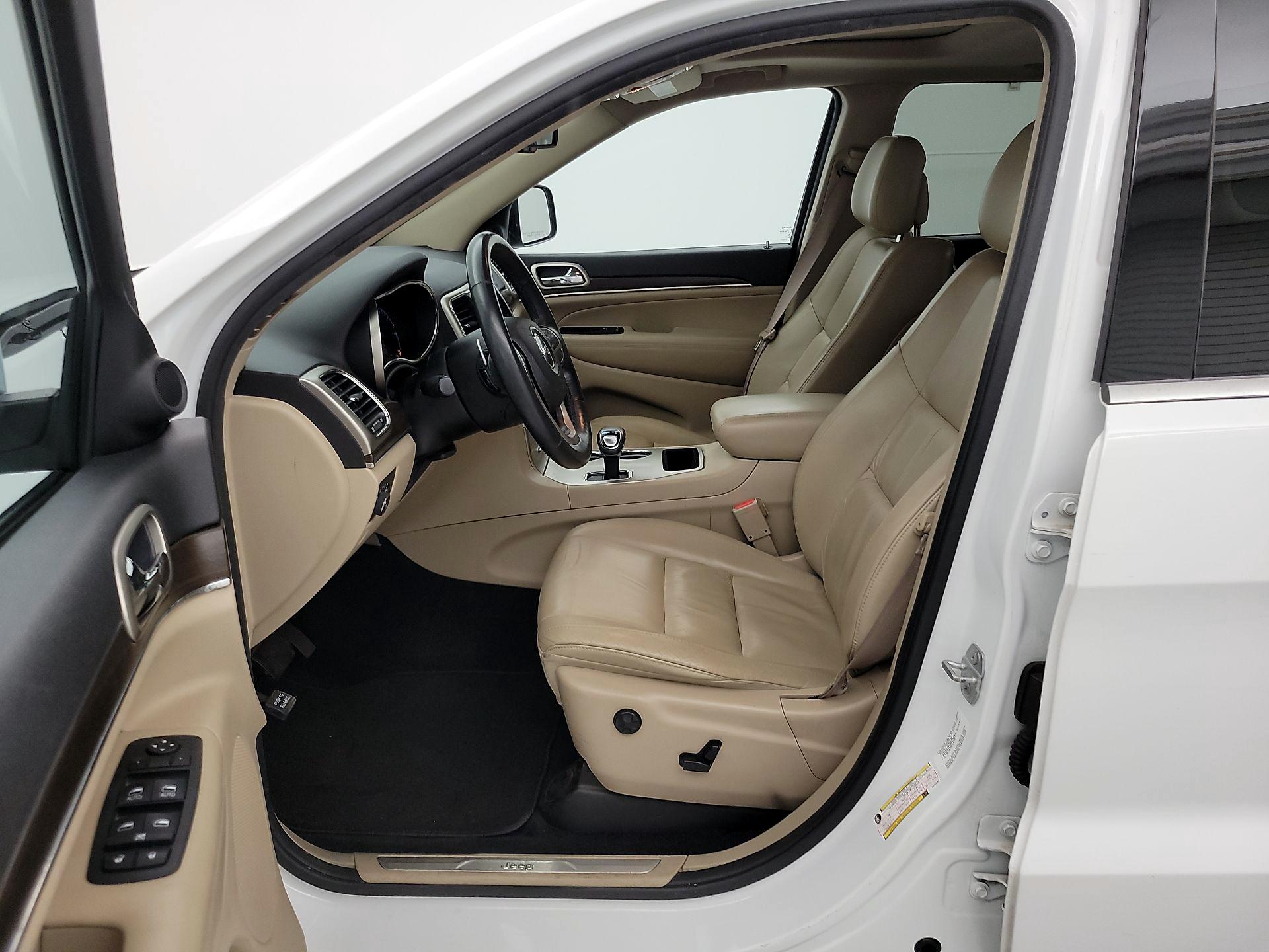 Thumbnail: 2015 Jeep Grand Cherokee - 11