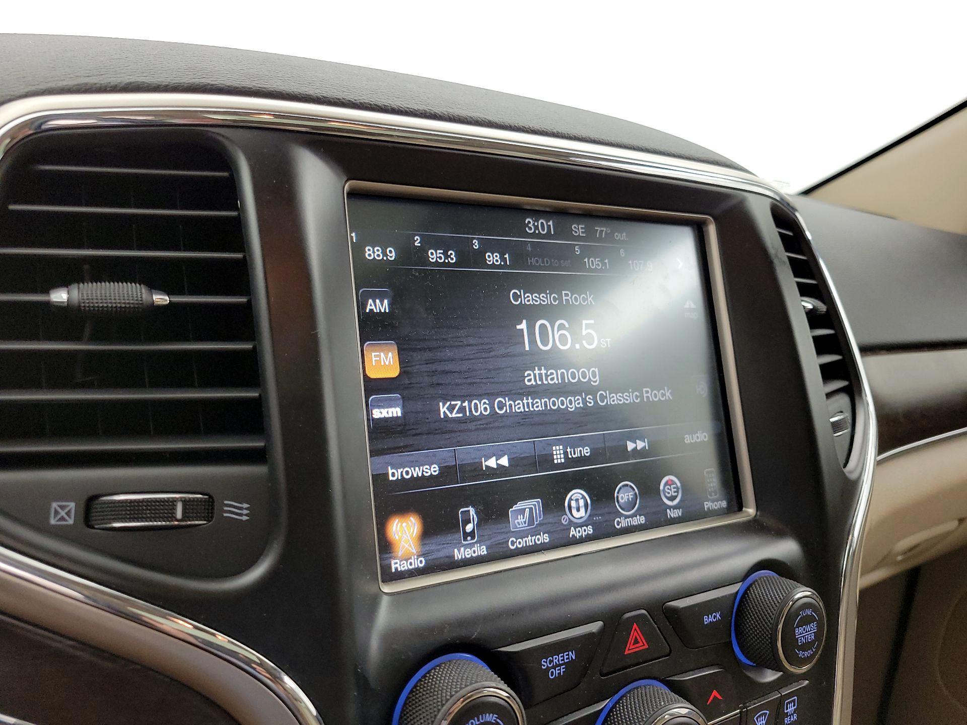 Thumbnail: 2015 Jeep Grand Cherokee - 16