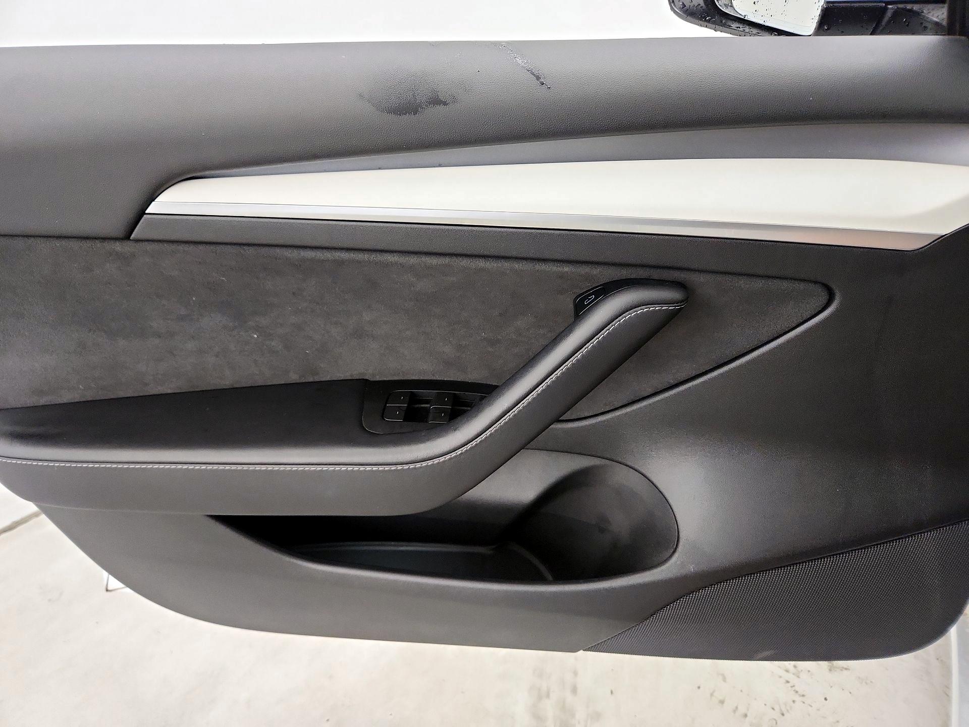Thumbnail: 2022 Tesla Model 3 - 12