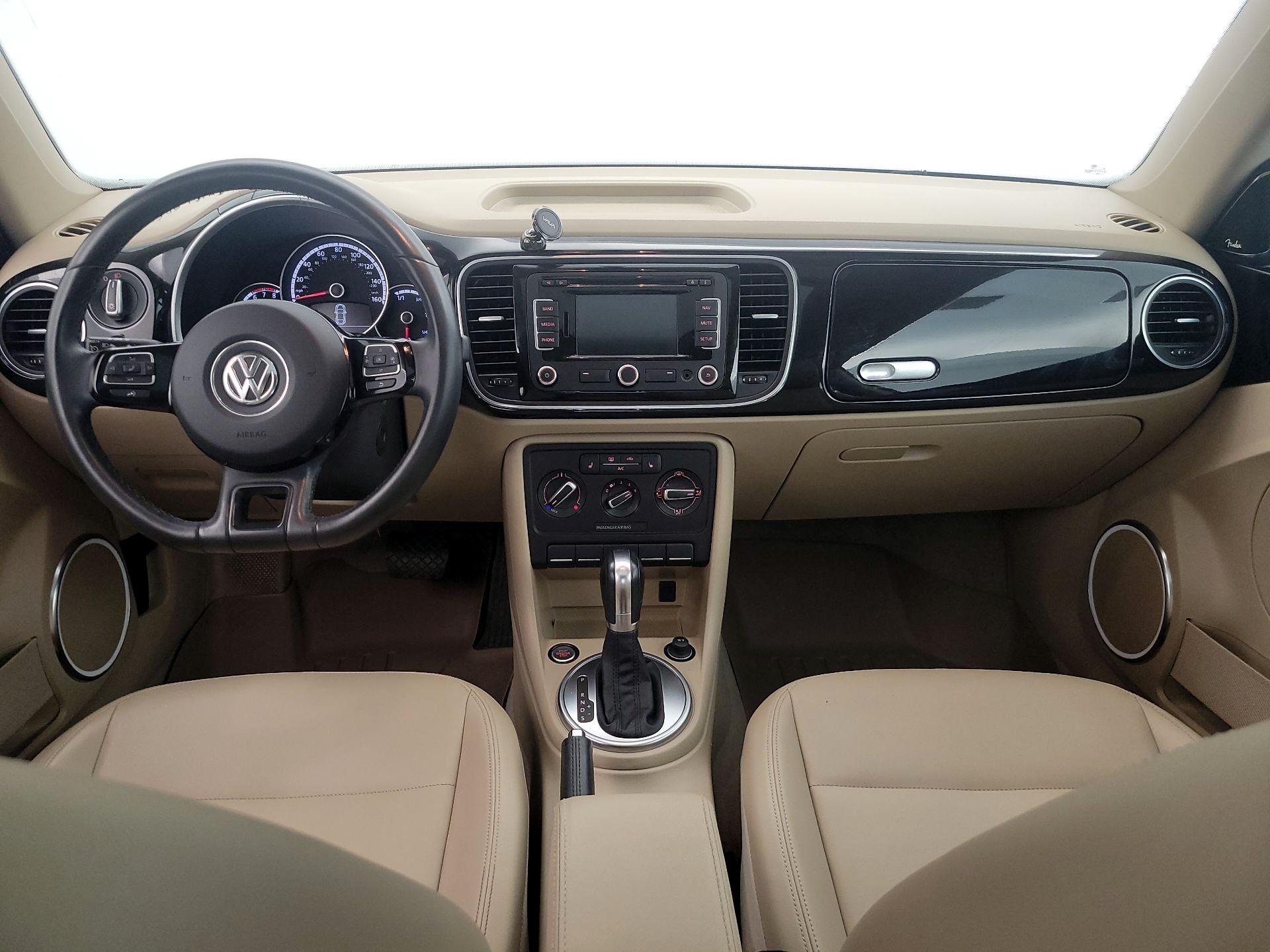 Thumbnail: 2014 Volkswagen Beetle - 9