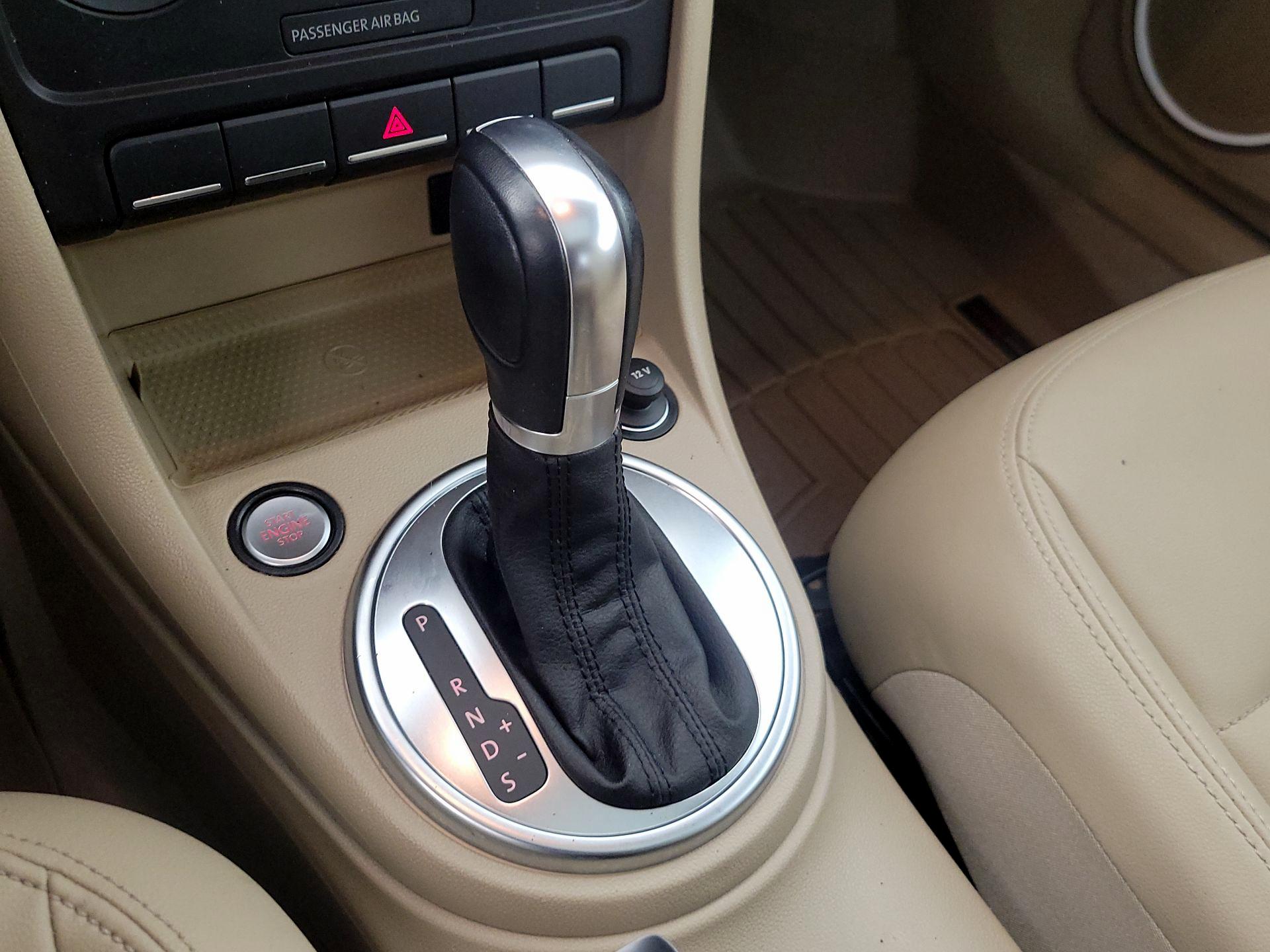Thumbnail: 2014 Volkswagen Beetle - 16