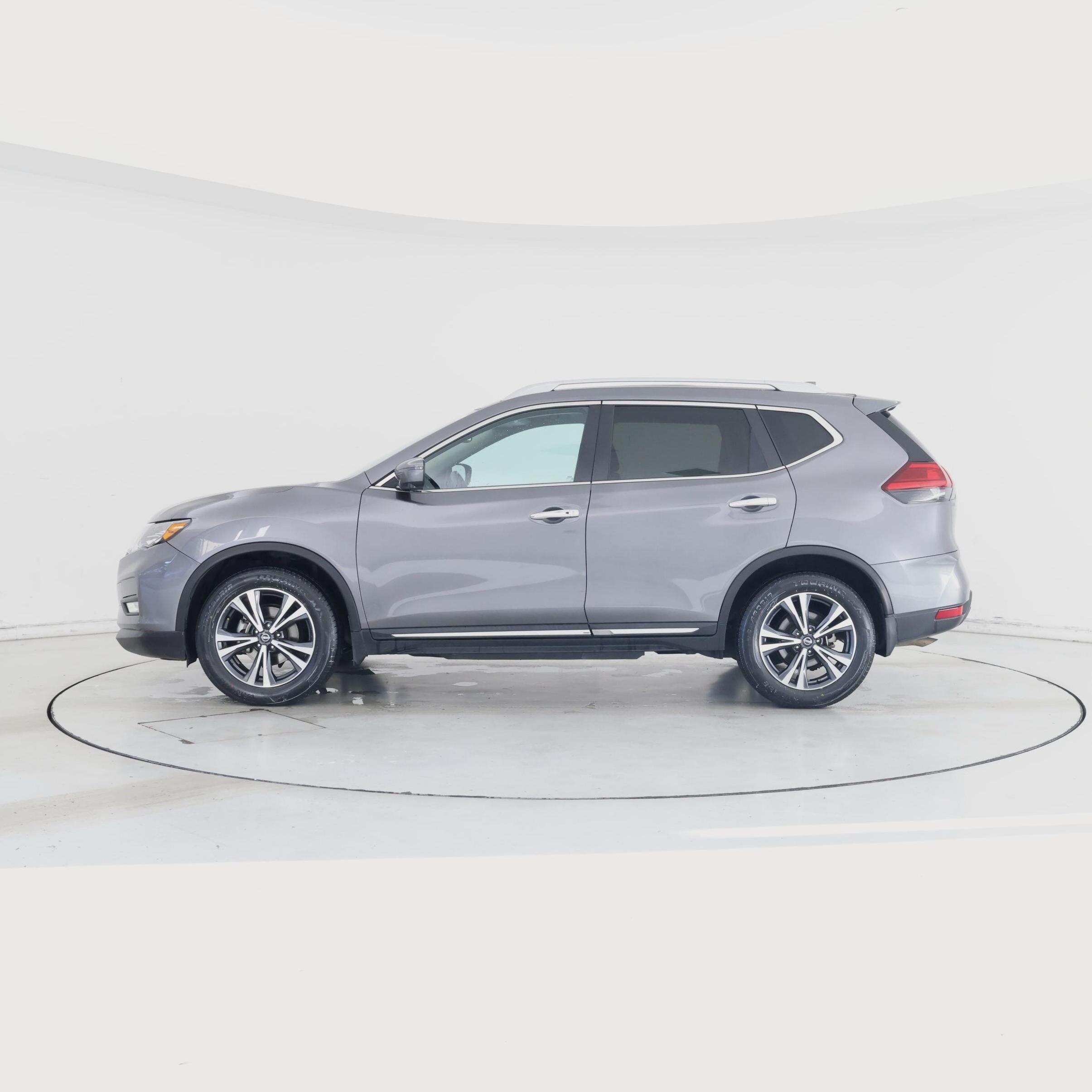 Thumbnail: 2017 Nissan Rogue - 3