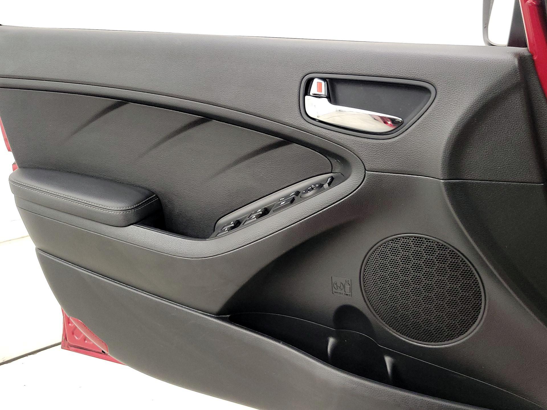 Thumbnail: 2016 Kia Forte - 12