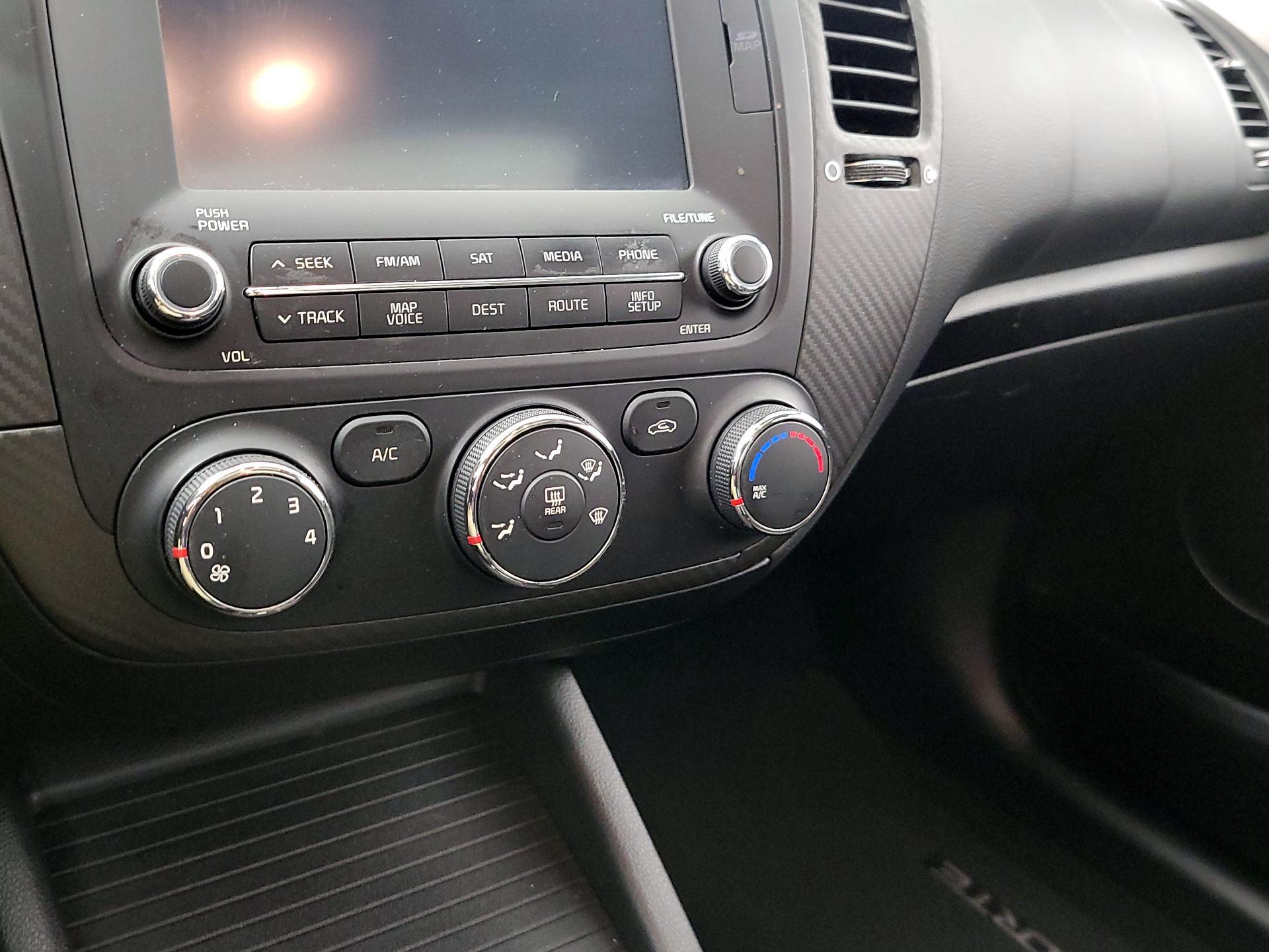 Thumbnail: 2016 Kia Forte - 17
