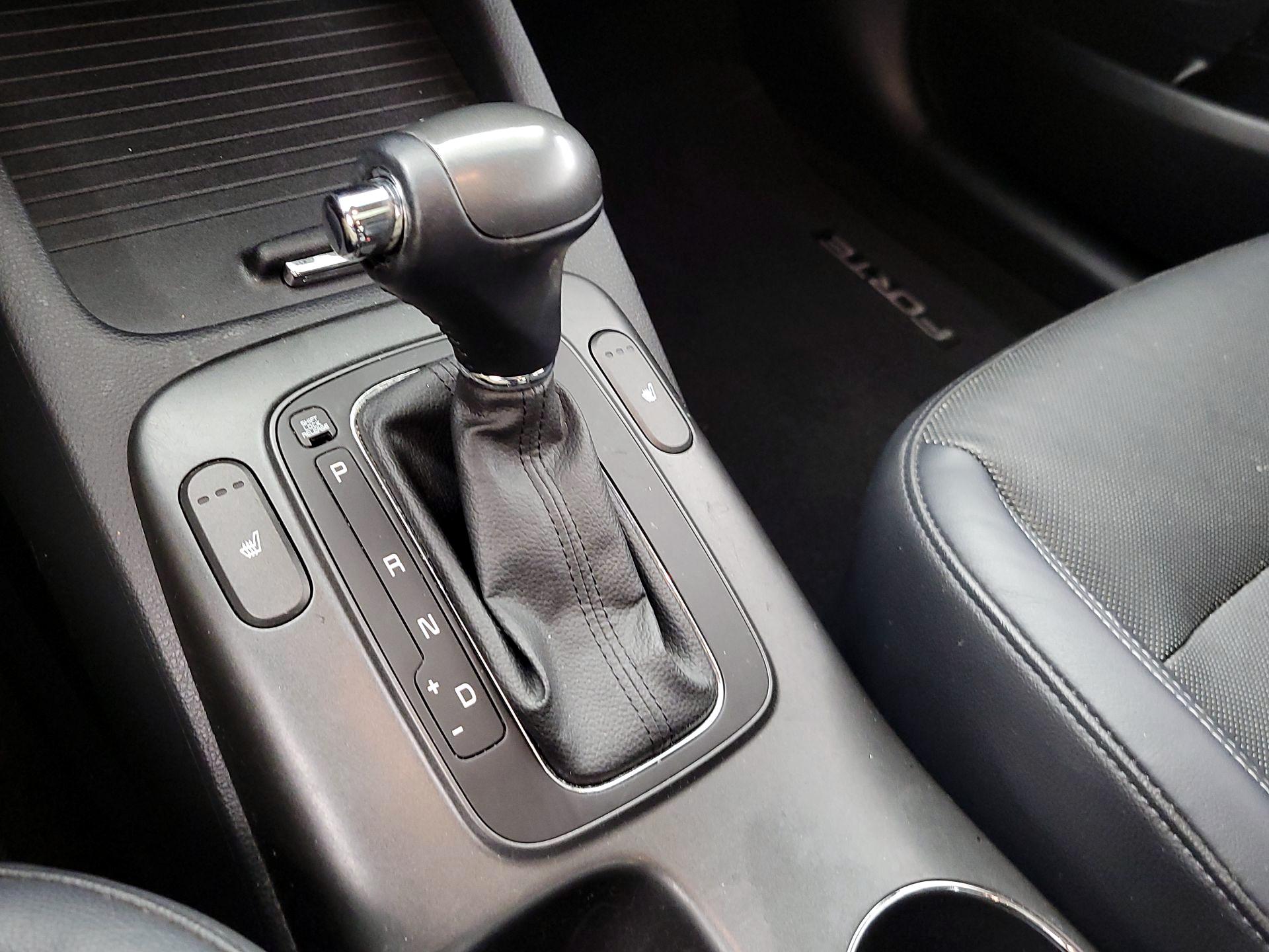 Thumbnail: 2016 Kia Forte - 18