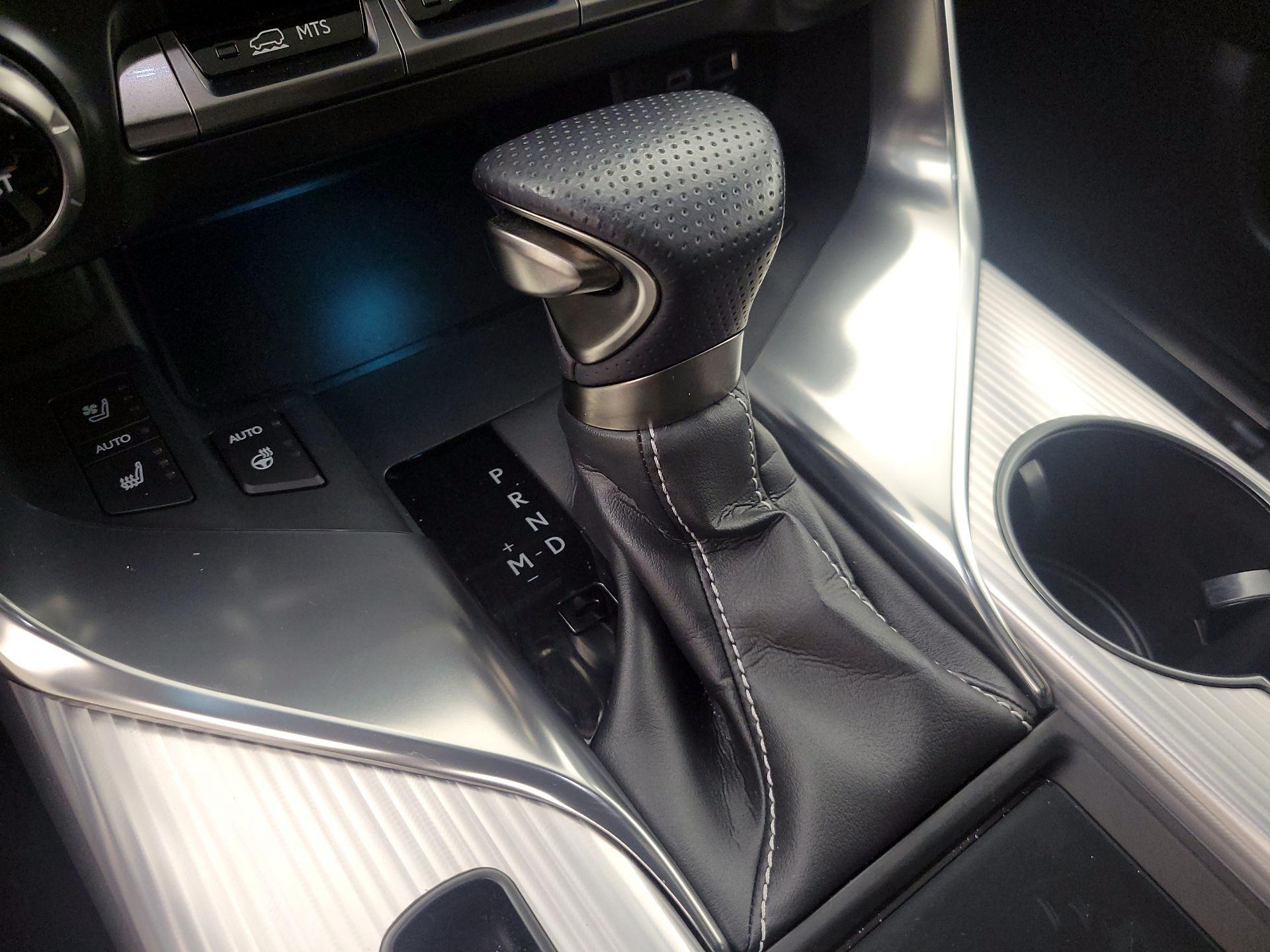 Thumbnail: 2022 Lexus LX - 18