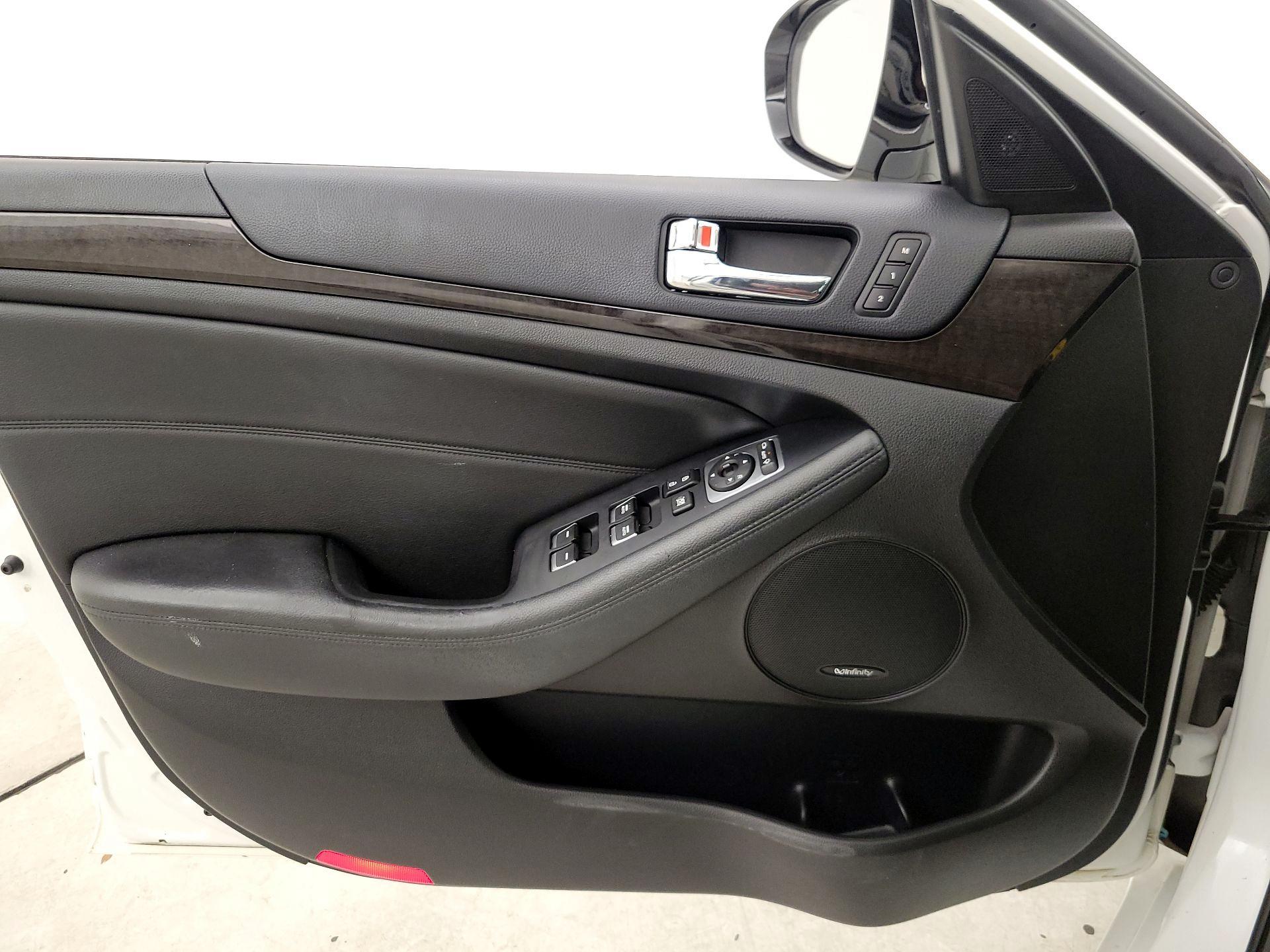 Thumbnail: 2015 Kia Cadenza - 12
