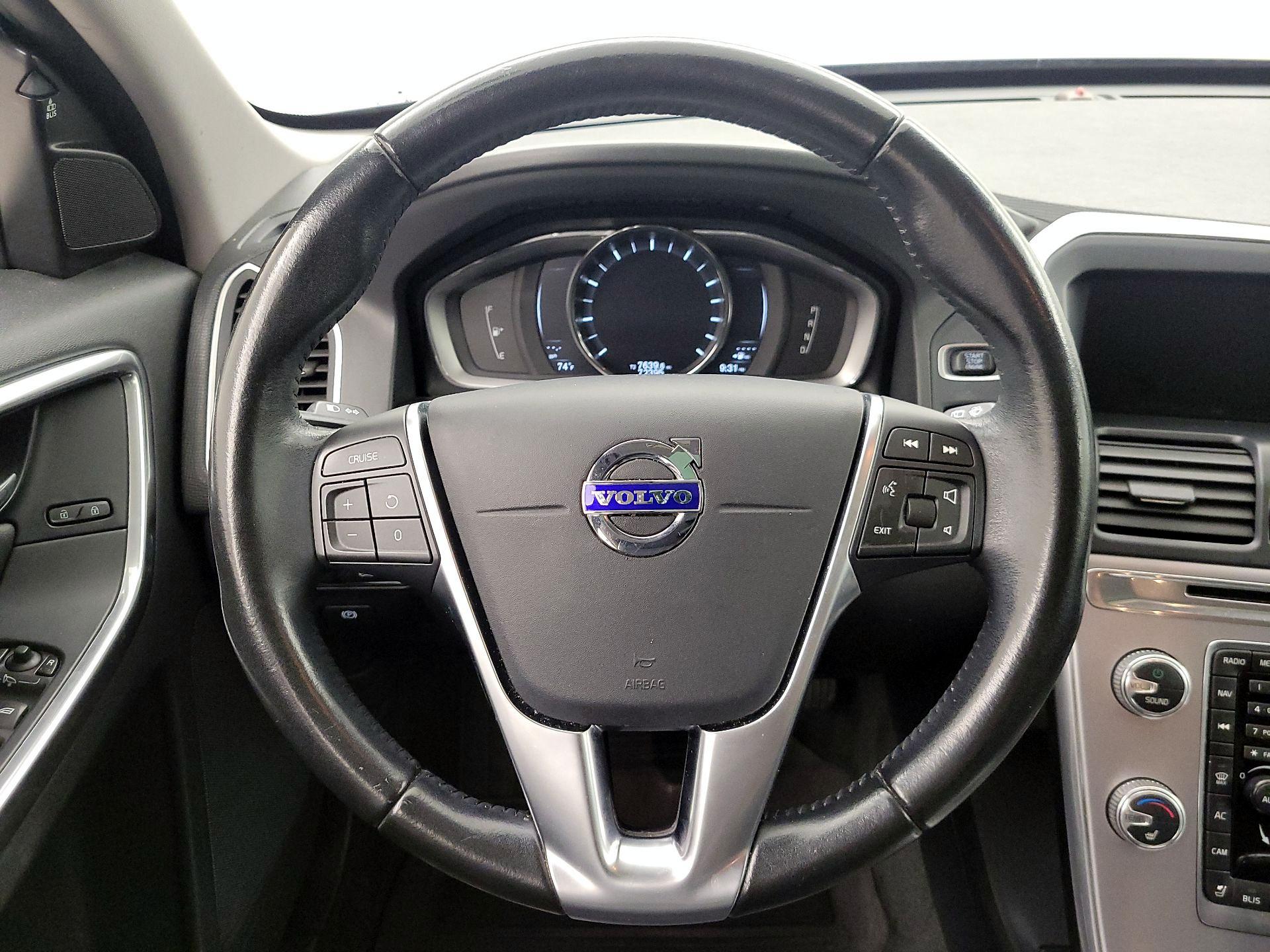 Thumbnail: 2017 Volvo XC60 - 10