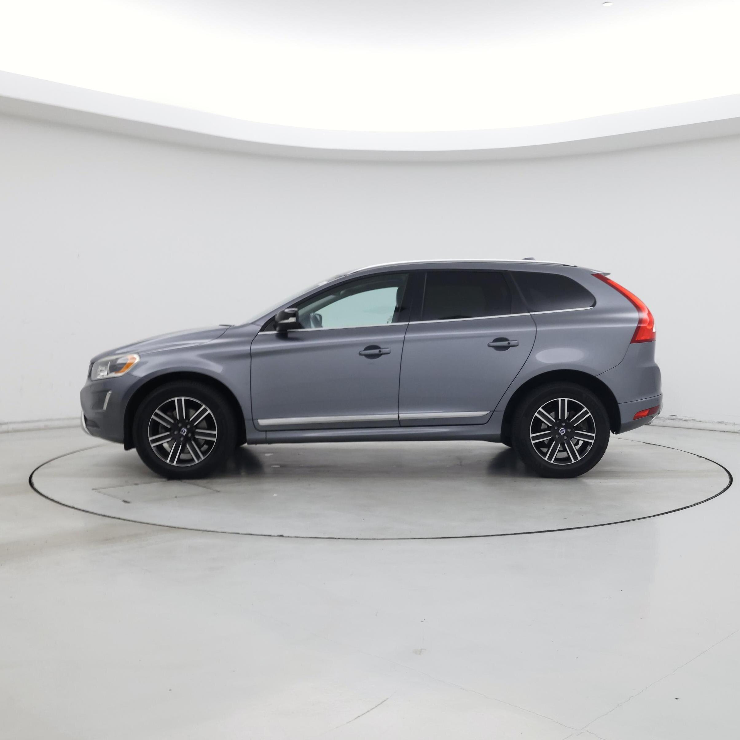 Thumbnail: 2017 Volvo XC60 - 3