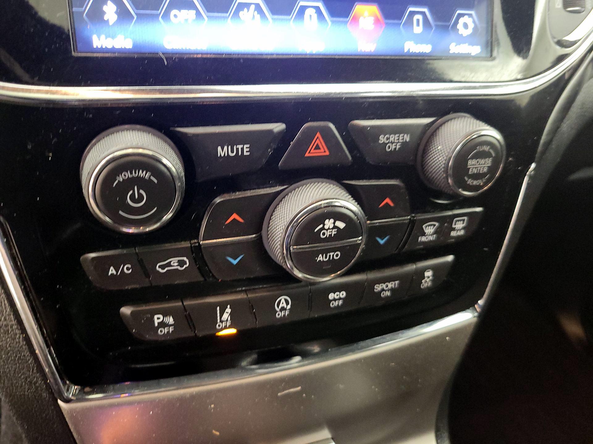Thumbnail: 2020 Jeep Grand Cherokee - 17