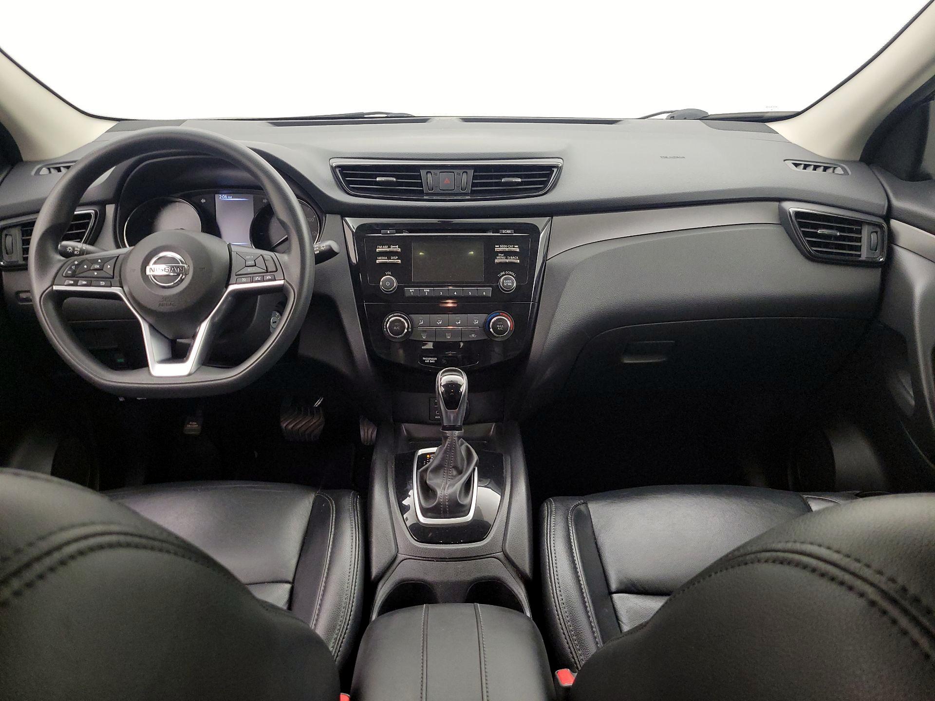 Thumbnail: 2017 Nissan Rogue Sport - 9