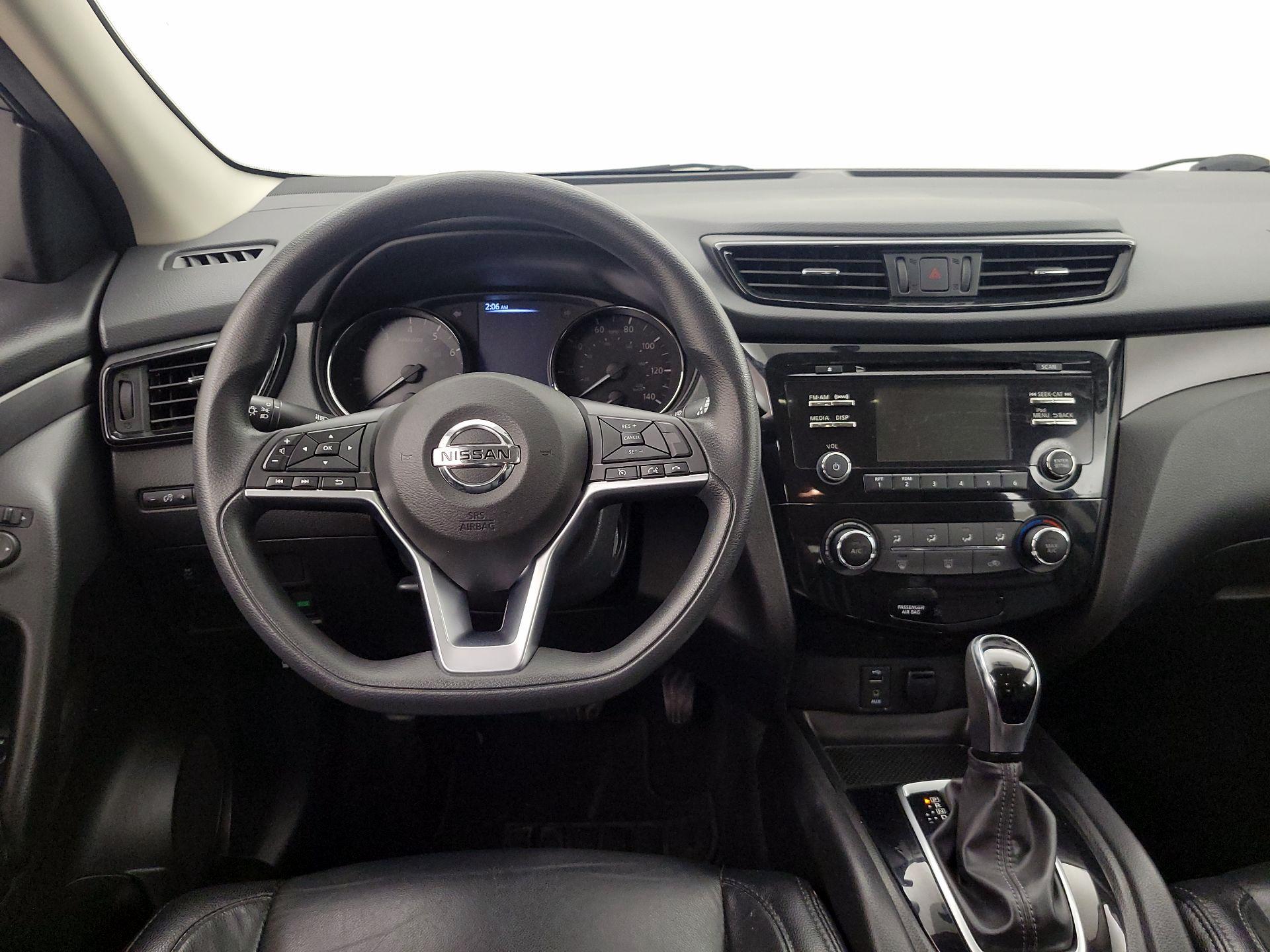 Thumbnail: 2017 Nissan Rogue Sport - 10