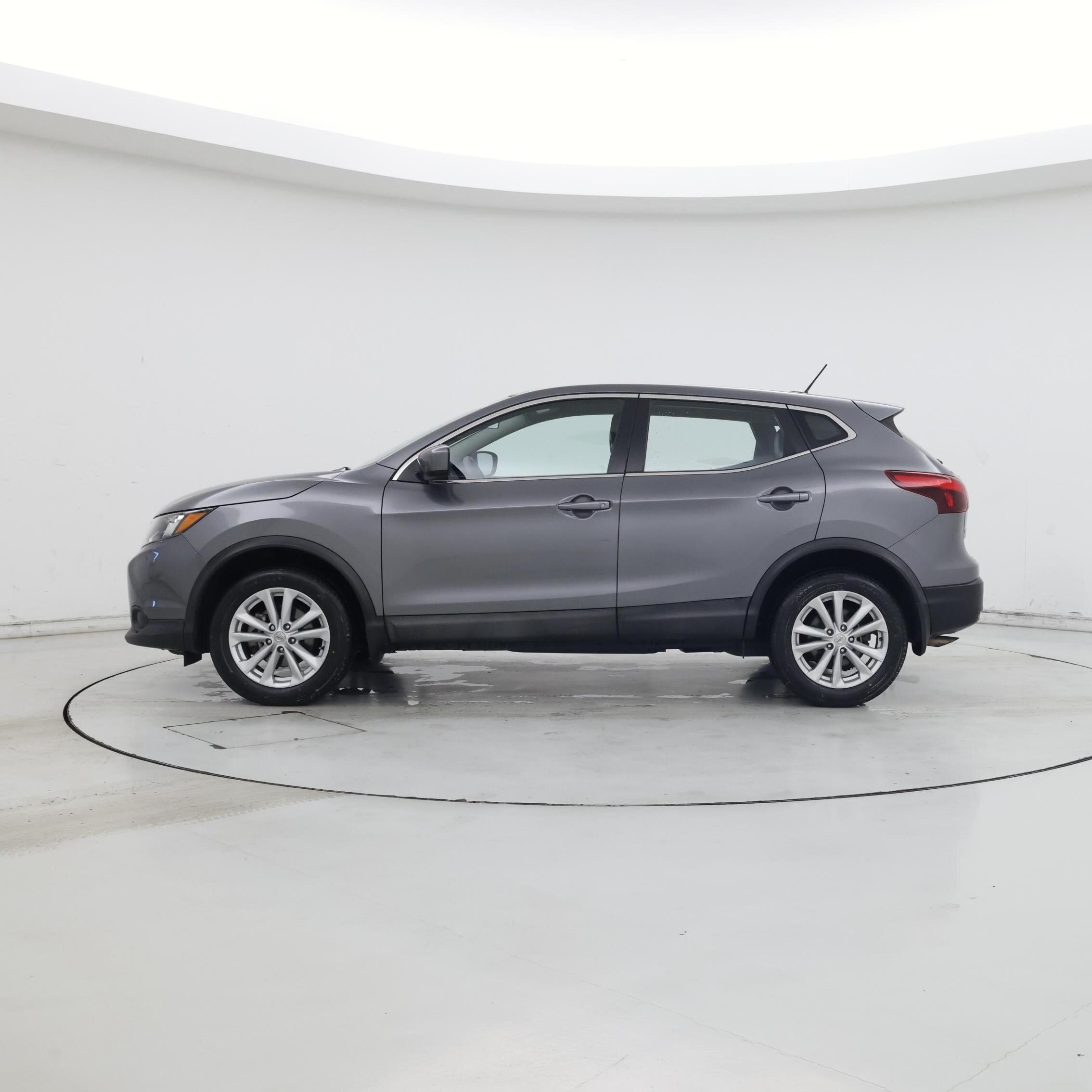 Thumbnail: 2017 Nissan Rogue Sport - 3