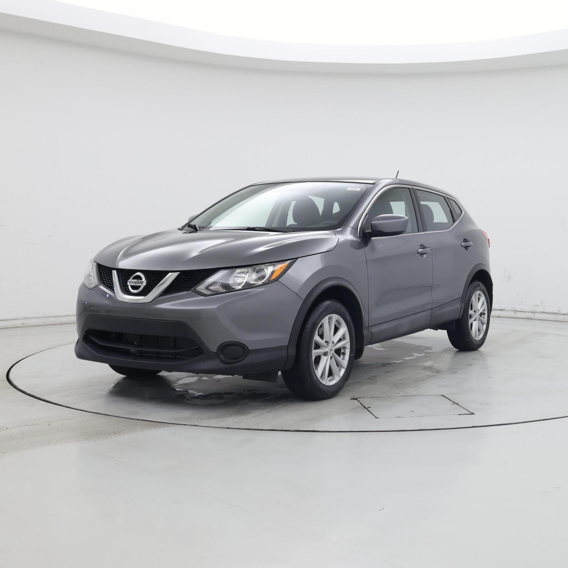 Thumbnail: 2017 Nissan Rogue Sport - 4