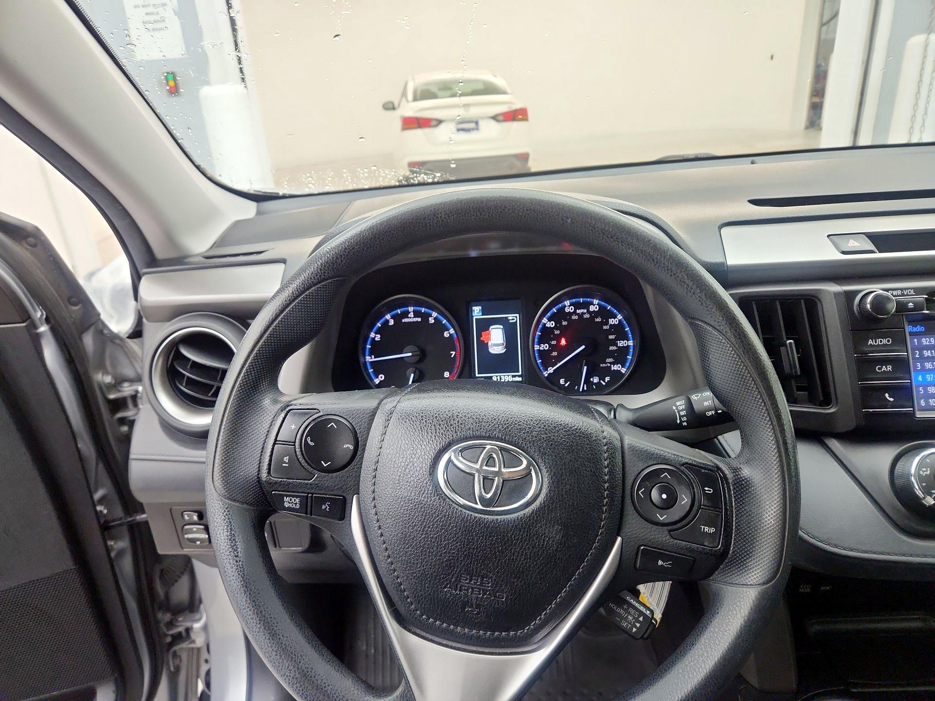 Thumbnail: 2018 Toyota RAV4 - 10