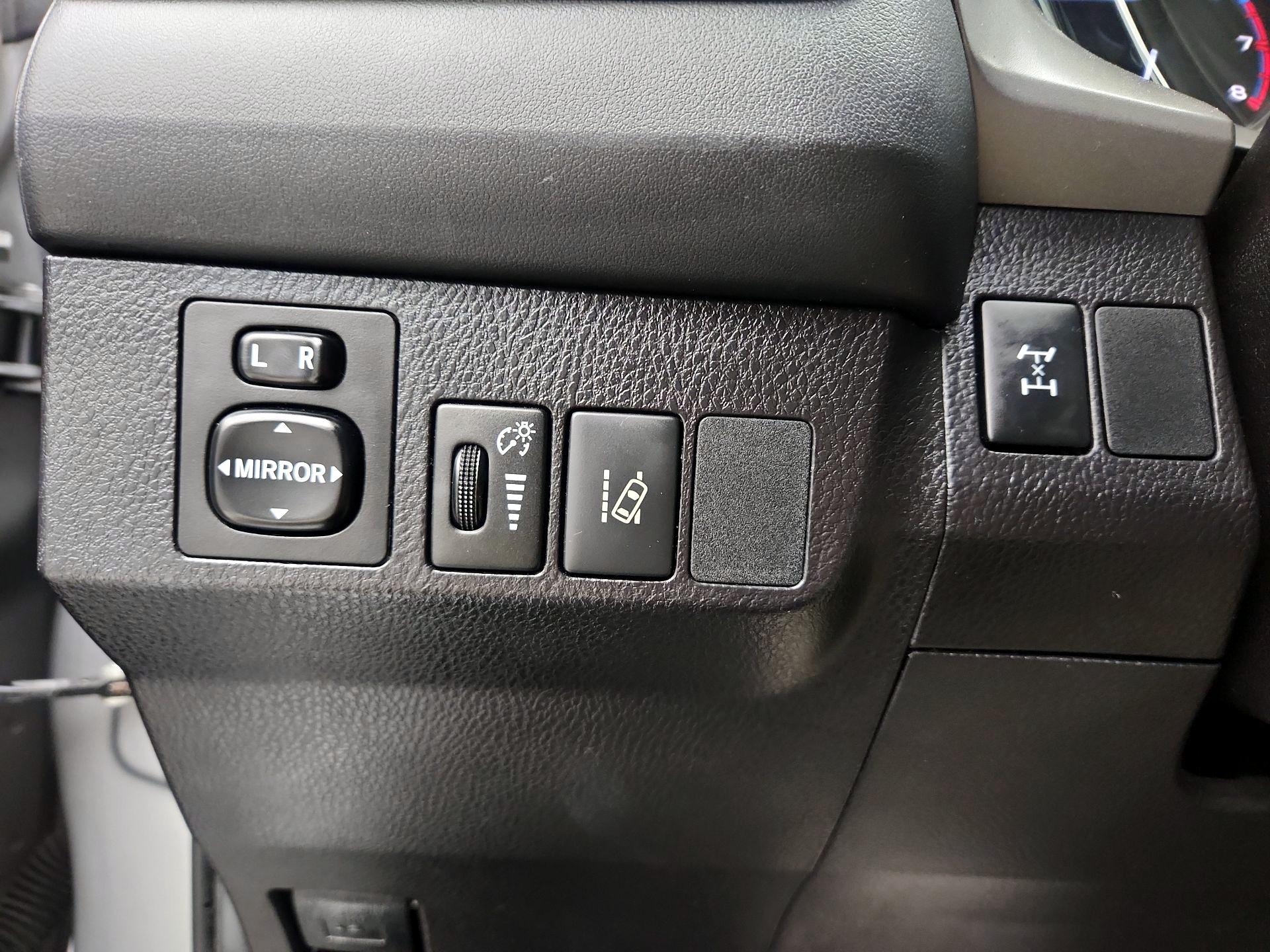 Thumbnail: 2018 Toyota RAV4 - 13