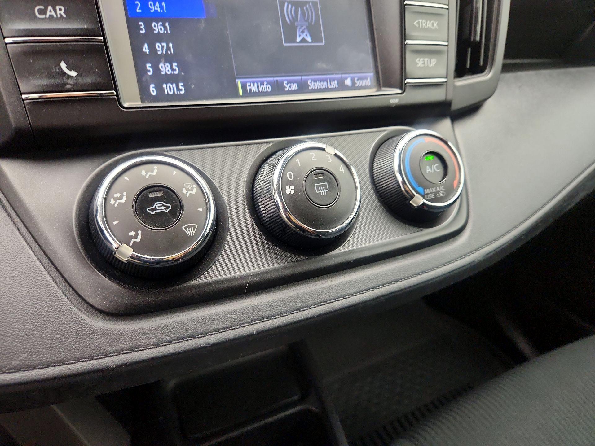 Thumbnail: 2018 Toyota RAV4 - 16
