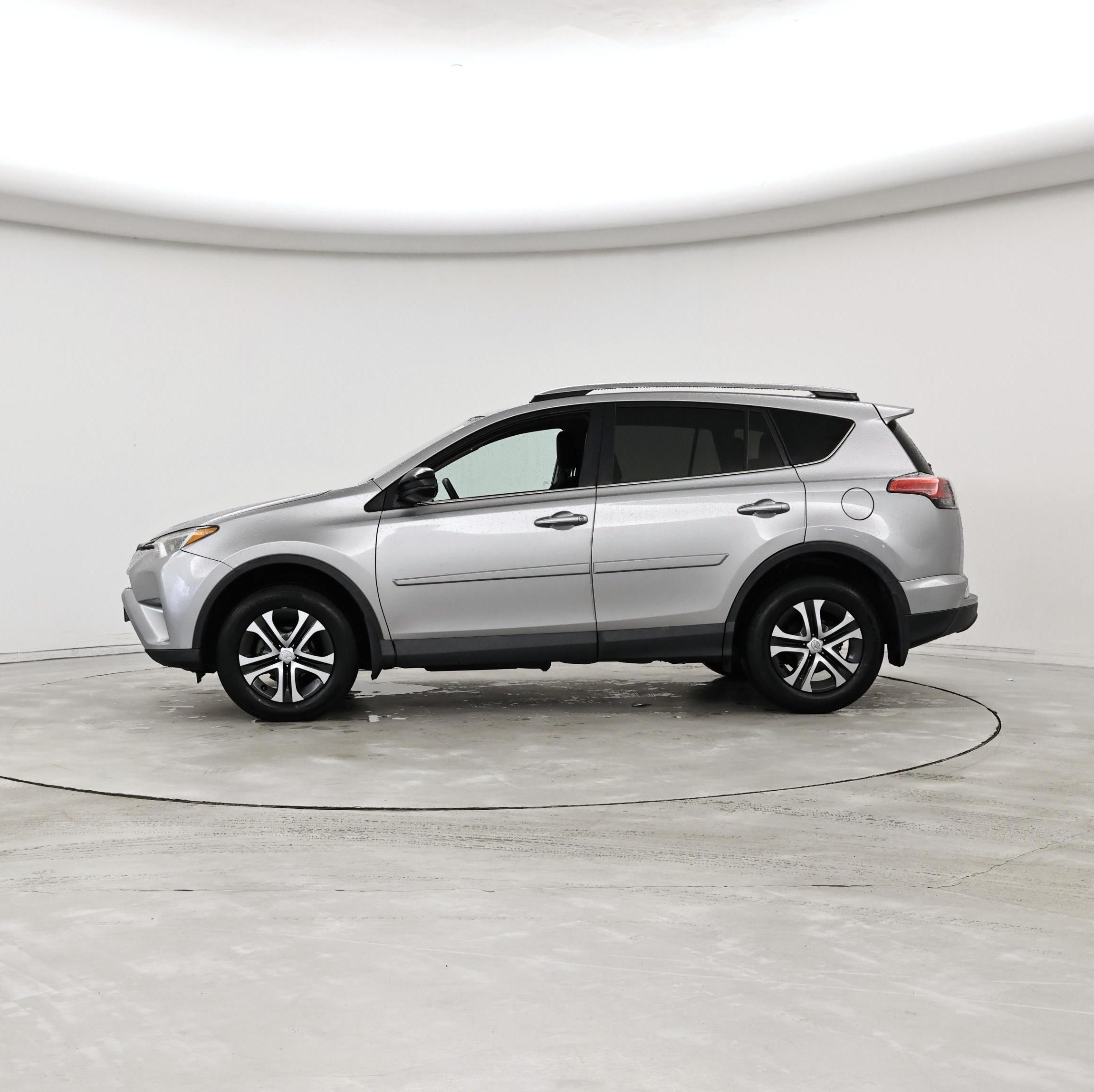 Thumbnail: 2018 Toyota RAV4 - 3
