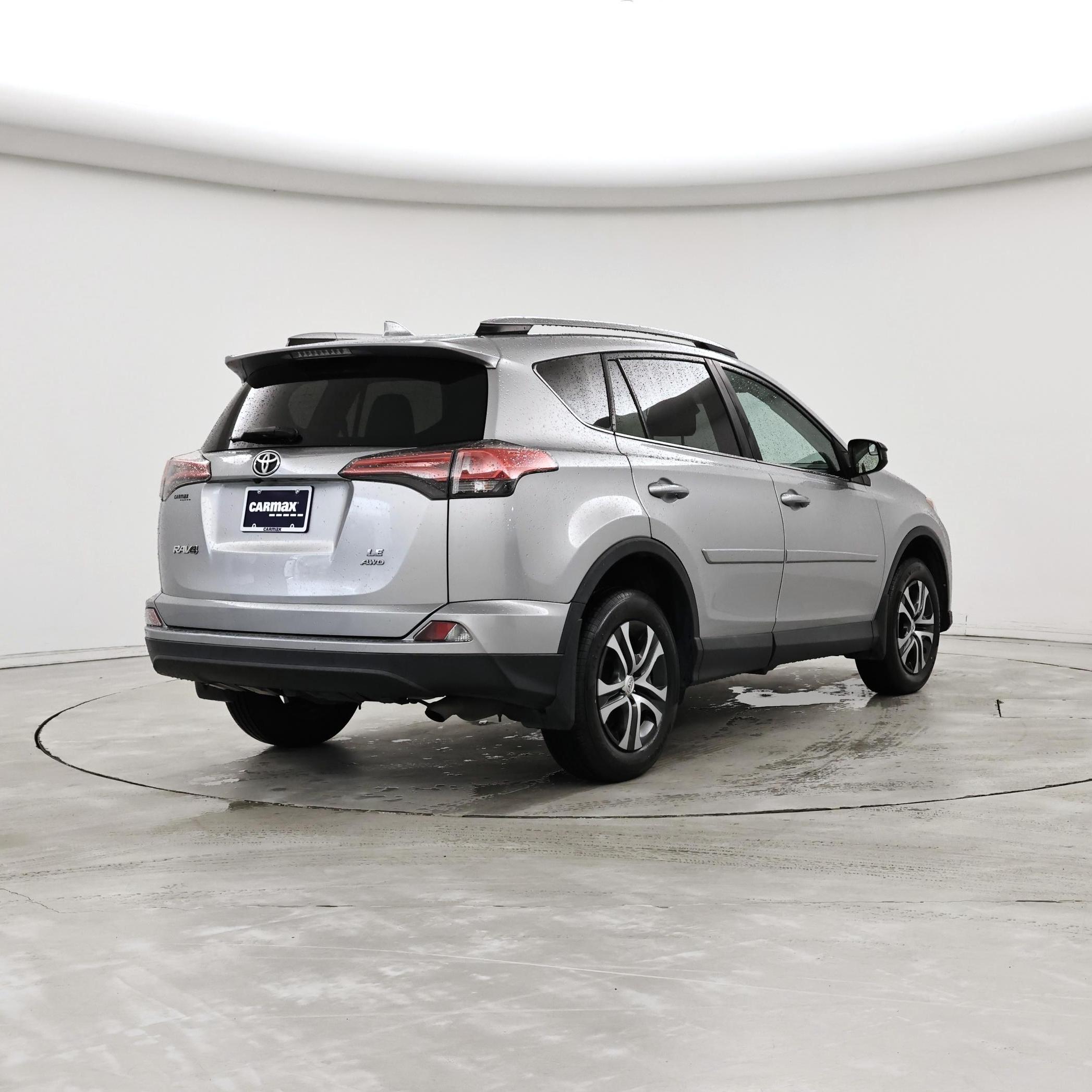 Thumbnail: 2018 Toyota RAV4 - 8