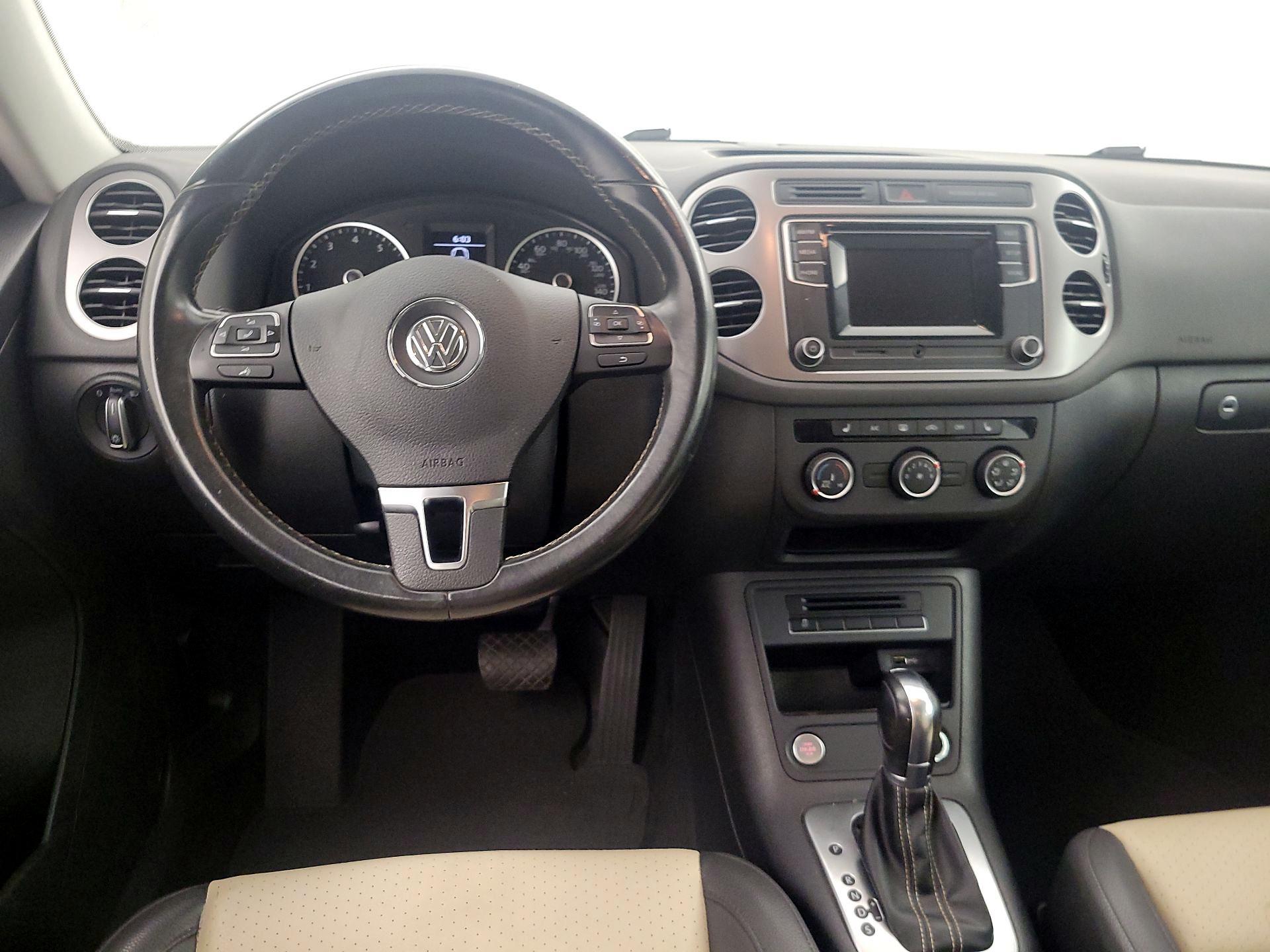 Thumbnail: 2016 Volkswagen Tiguan - 10