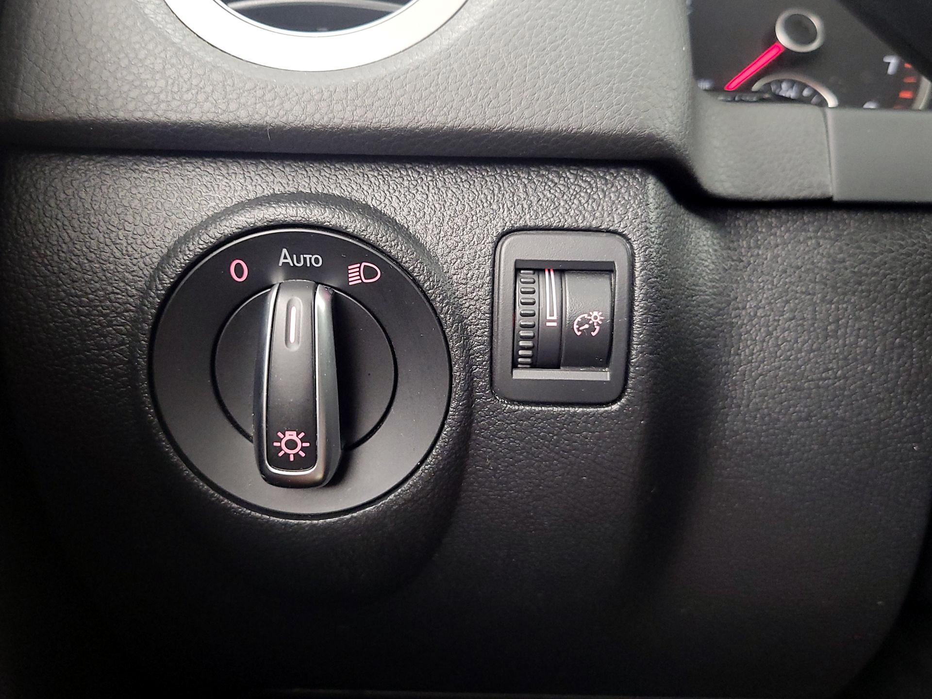 Thumbnail: 2016 Volkswagen Tiguan - 13