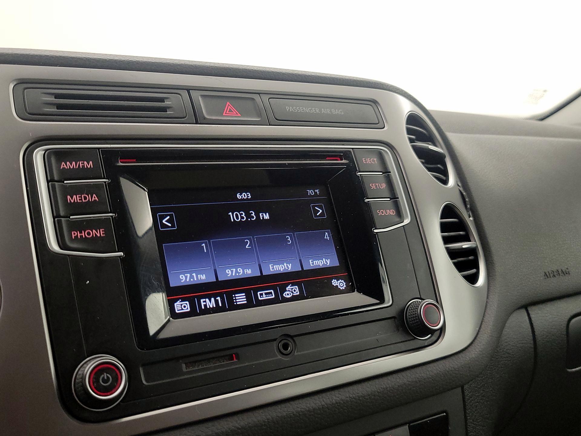Thumbnail: 2016 Volkswagen Tiguan - 15