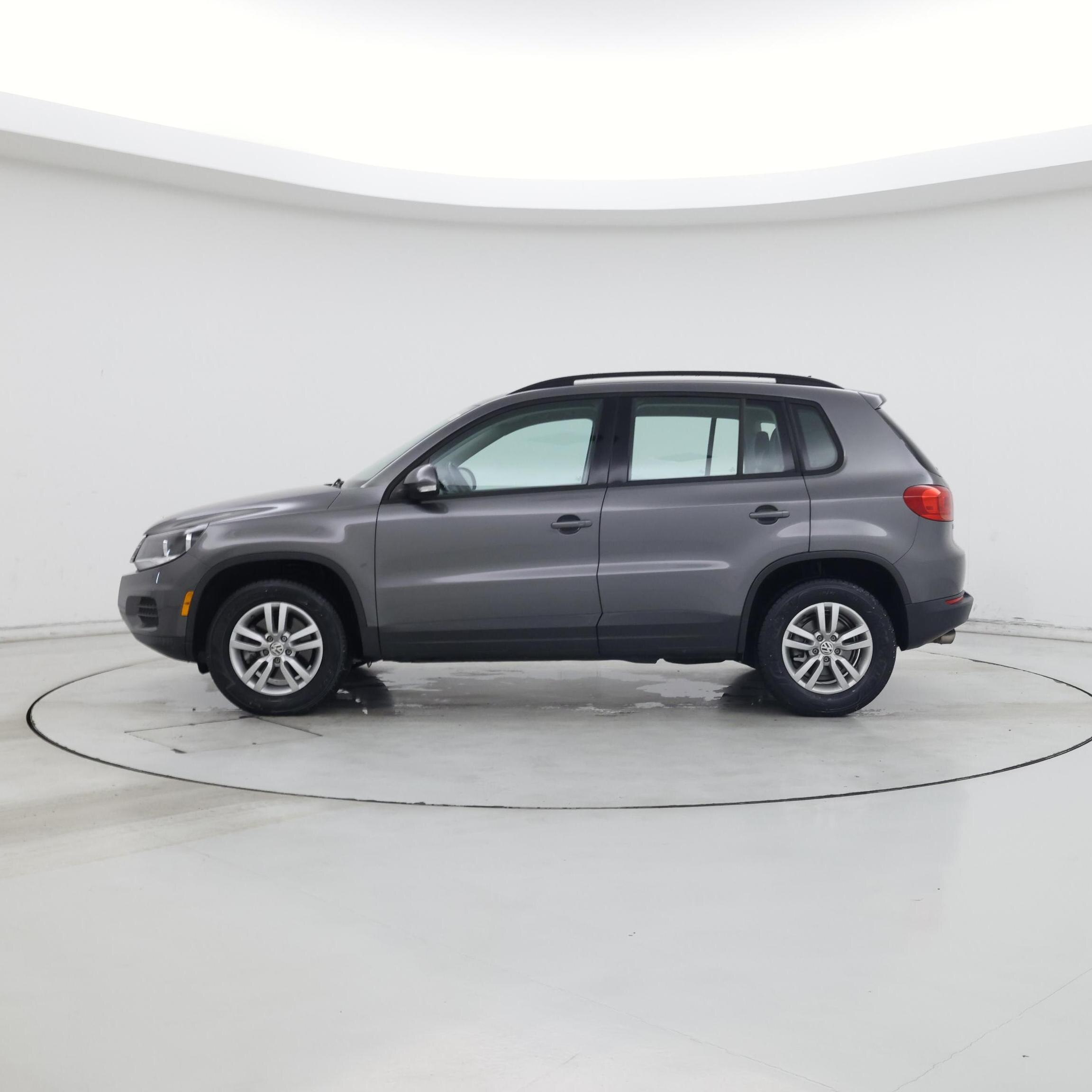 Thumbnail: 2016 Volkswagen Tiguan - 3