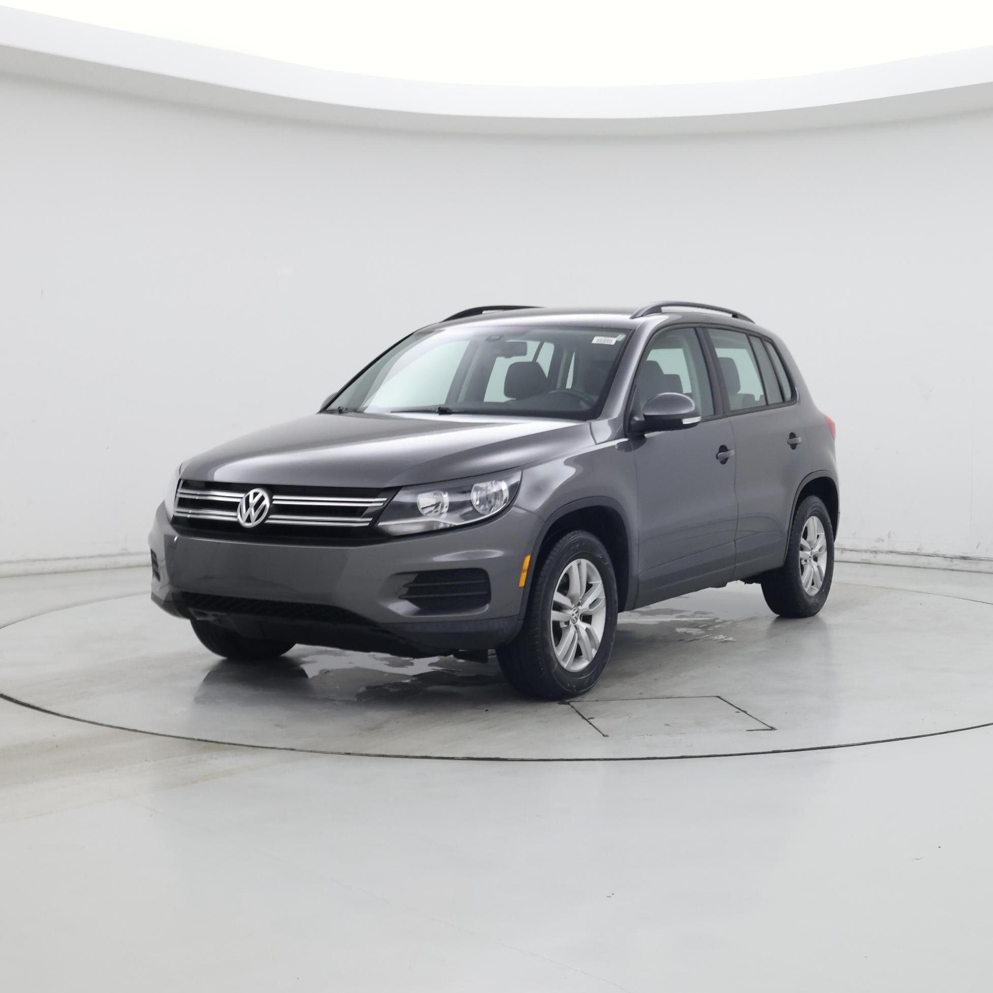 Thumbnail: 2016 Volkswagen Tiguan - 4